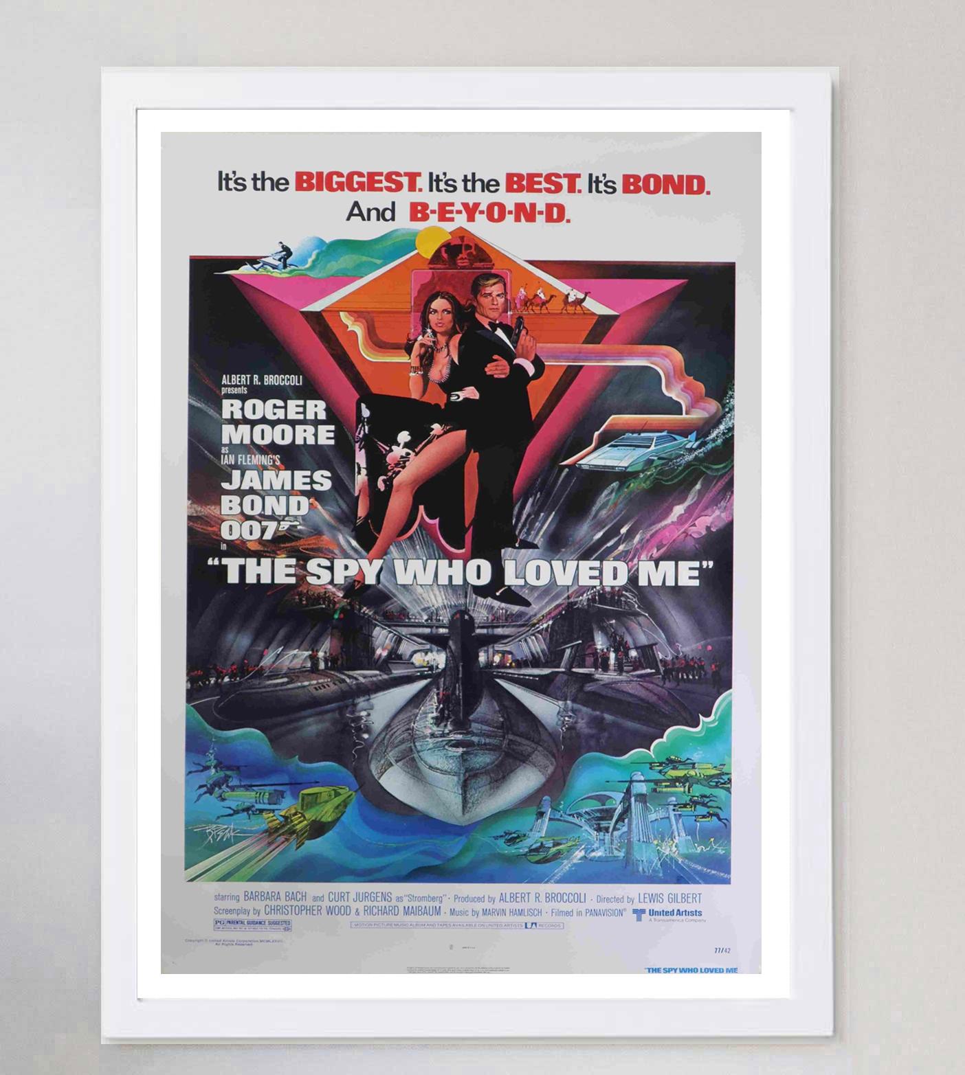 1977 The Spy Who Loved Me Original Vintage Poster In Good Condition For Sale In Winchester, GB