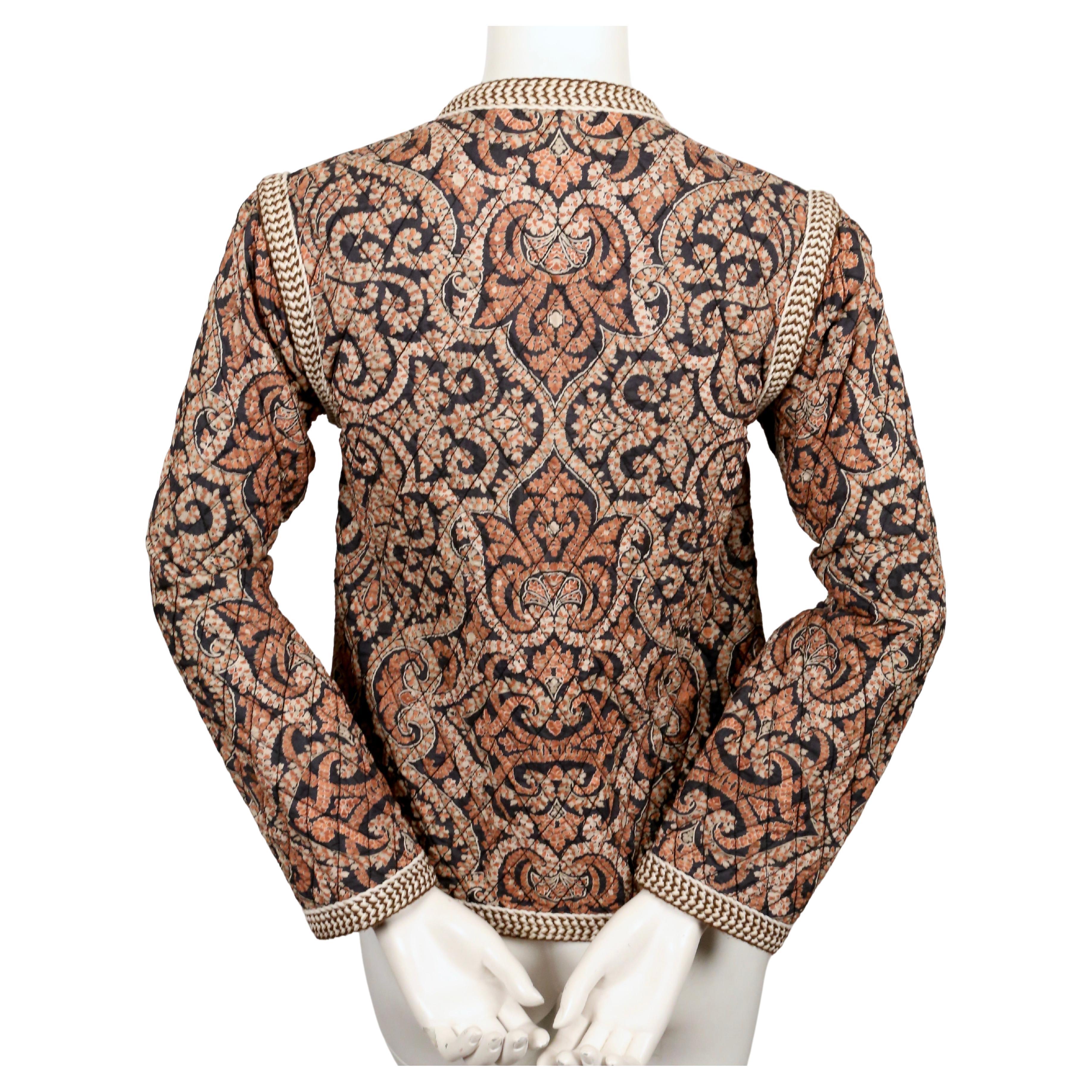 1977 YVES SAINT LAURENT Seidenjacke mit Batik-Druck und Steppdecke im Angebot 1