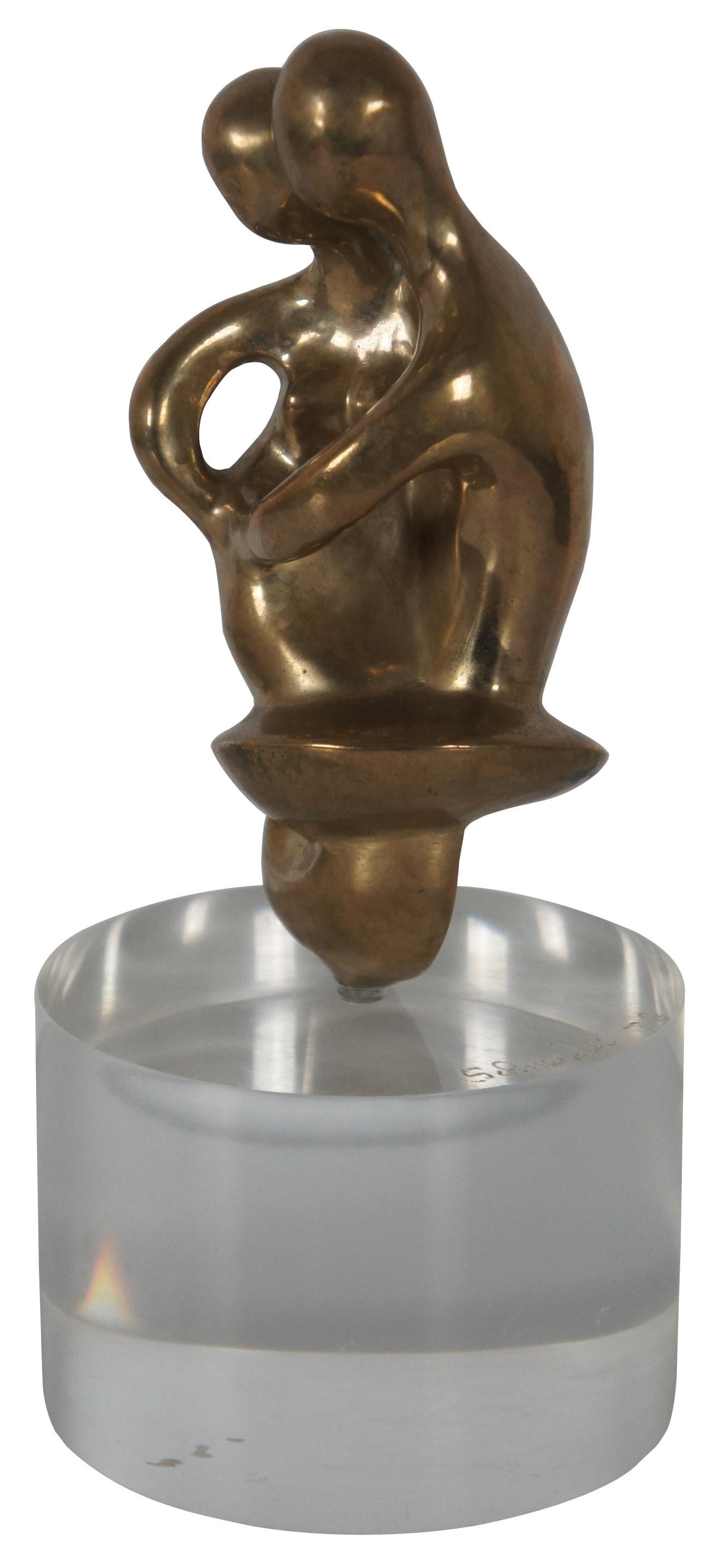 Vintage 1978 signed modern art sculpture by Arthur Schneider, an abstract brass figure of a couple embracing, mounted on a clear lucite base. Arthur Schneider (1929 - 1996) was active/lived in Michigan; he specialized in American Postwar &