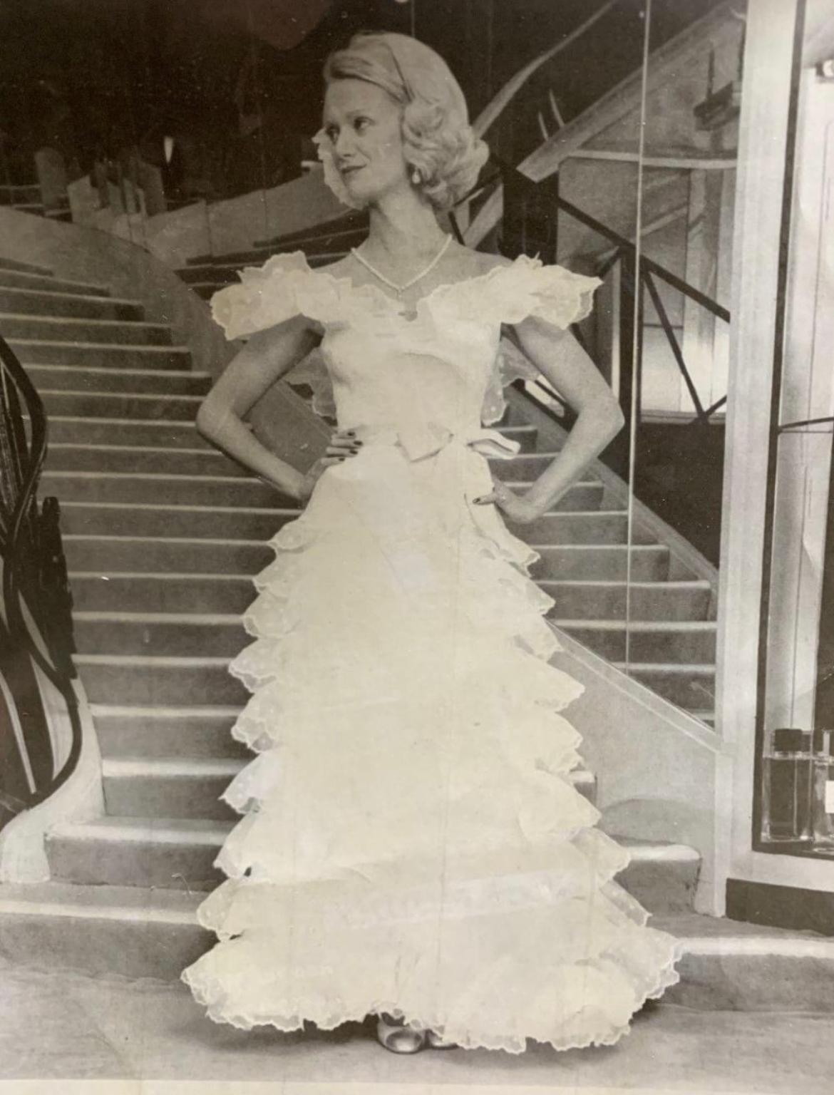 1975 Chanel Haute Couture Embroidered Organza Off-Shoulder Tiered Bridal Gown In Good Condition In Beverly Hills, CA