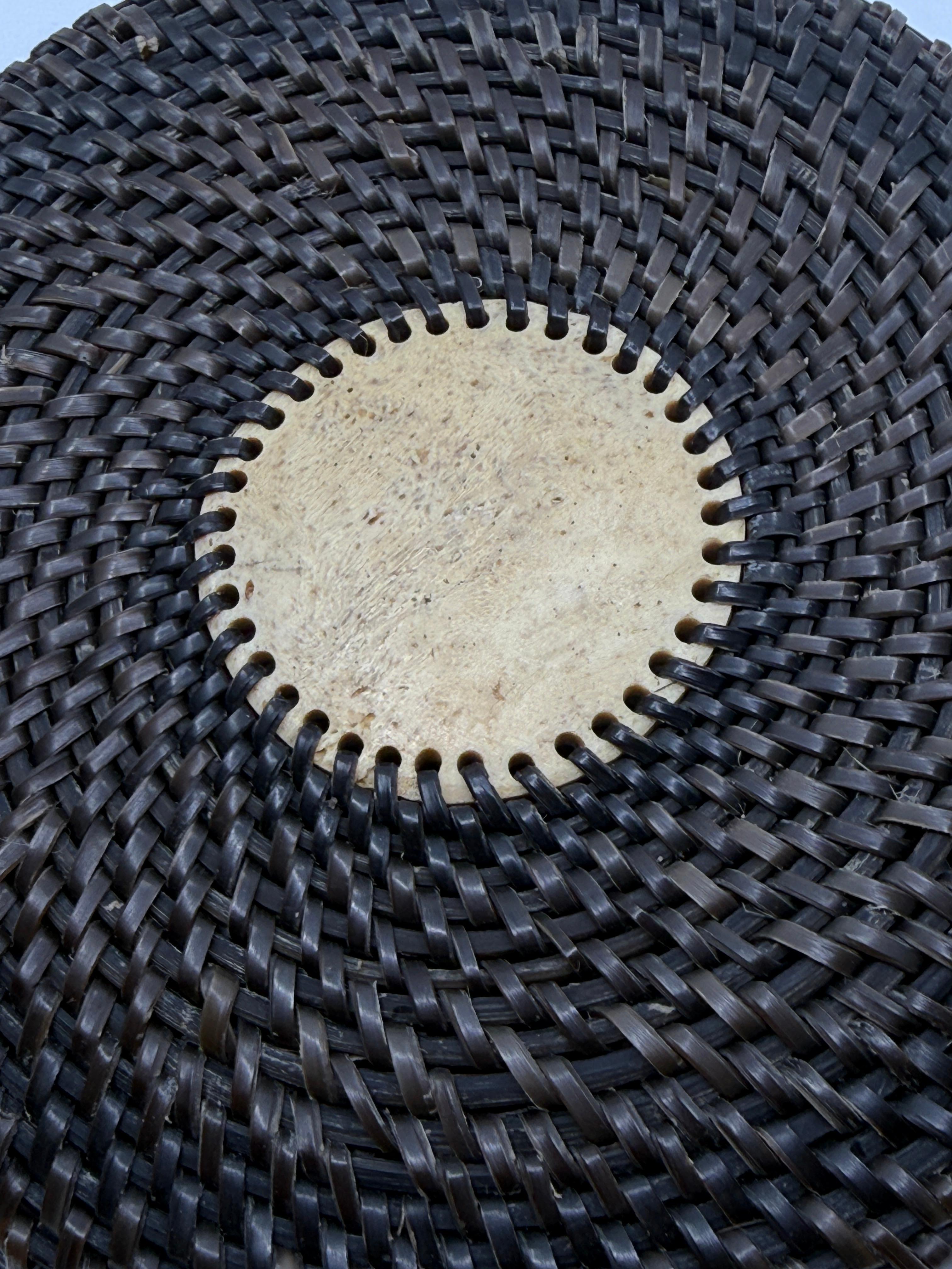 1978 Inuit Joe Sikvayugak Baleen and Carved Bone Basket For Sale 4