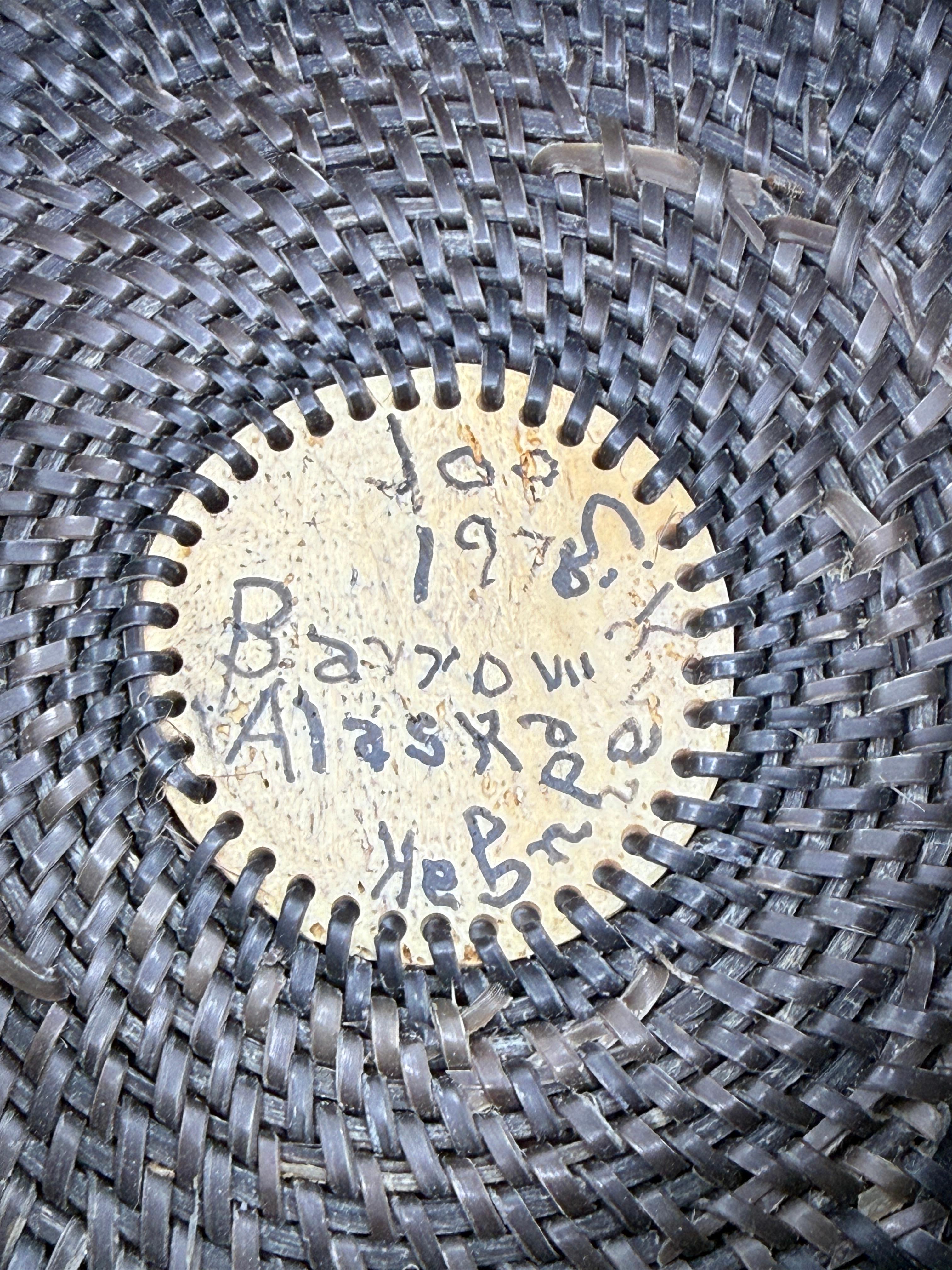 1978 Inuit Joe Sikvayugak Baleen and Carved Bone Basket For Sale 7