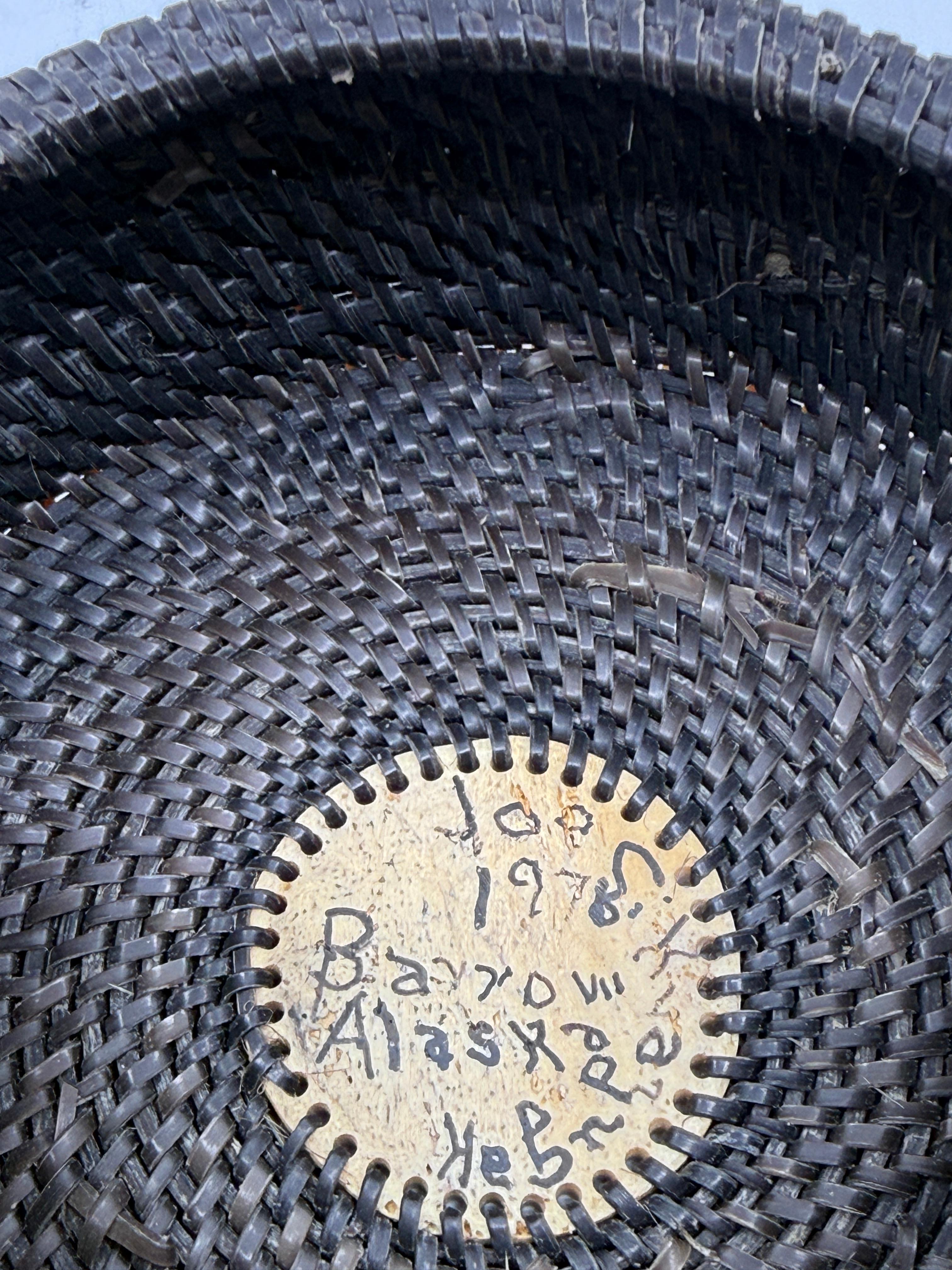 1978 Inuit Joe Sikvayugak Baleen and Carved Bone Basket For Sale 8