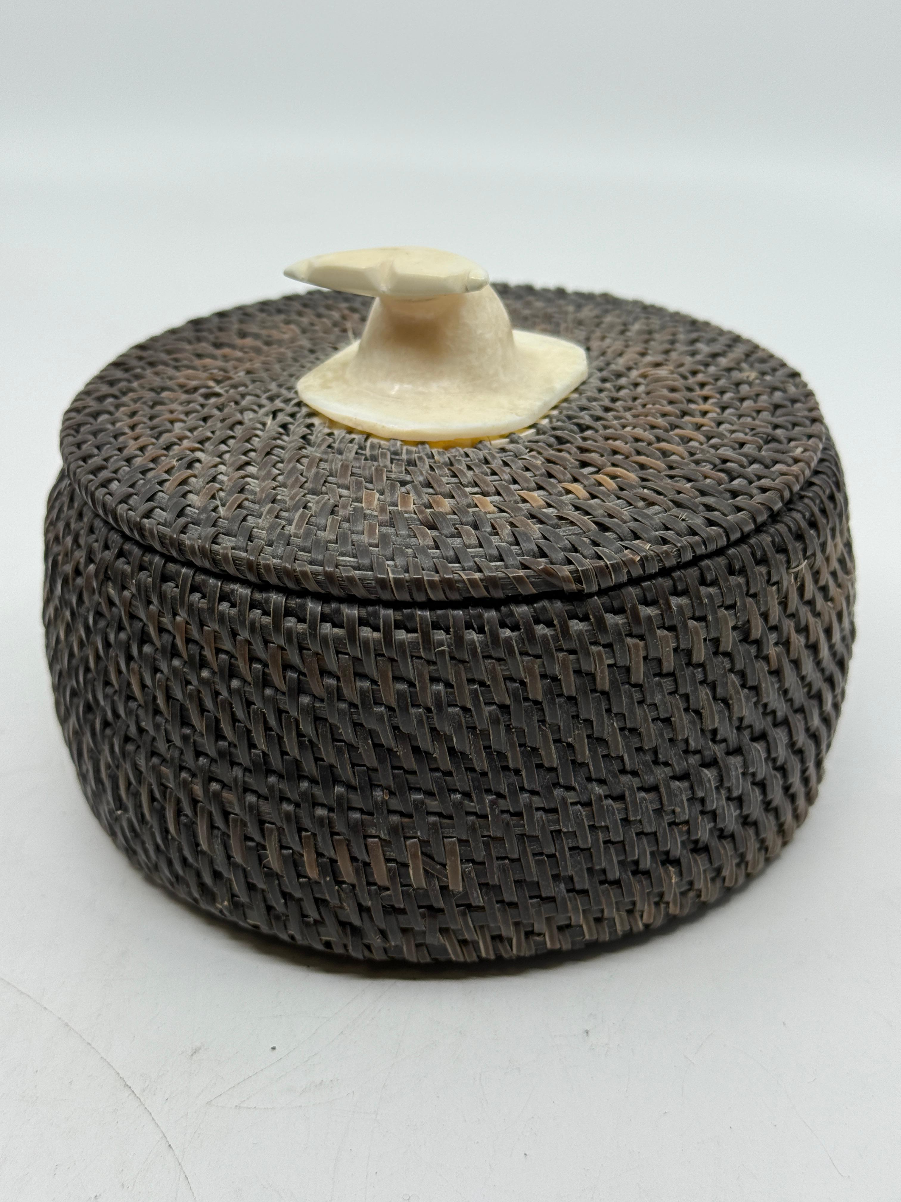 American 1978 Inuit Joe Sikvayugak Baleen and Carved Bone Basket For Sale