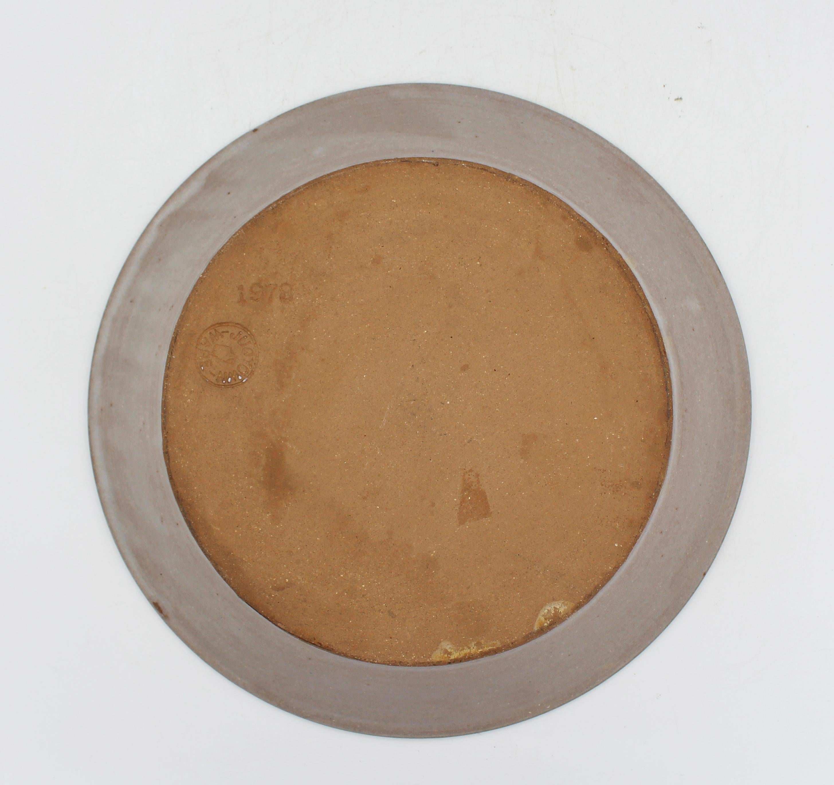 American 1978 Jugtown Ware Pottery Bird Motif Pie Plate For Sale