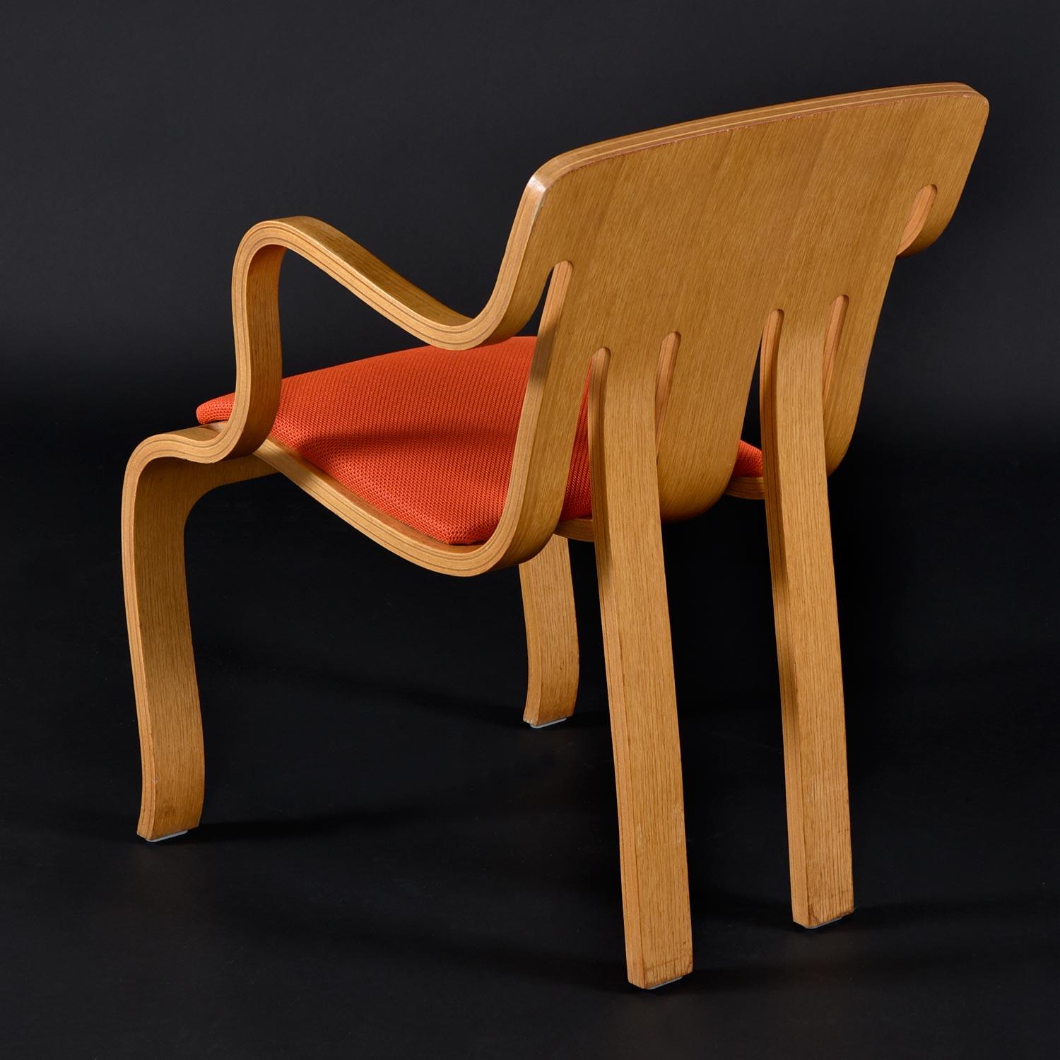 1978 Sessel aus geformtem Sperrholz, 2er-Set aus Eiche von Peter Danko für Thonet im Zustand „Gut“ im Angebot in Chattanooga, TN