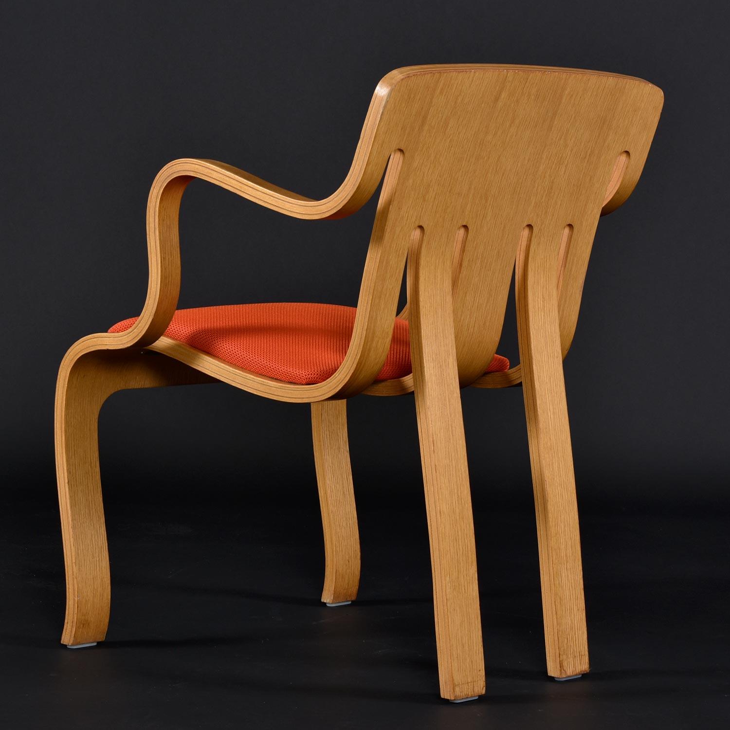 1978 Sessel aus geformtem Sperrholz, 2er-Set aus Eiche von Peter Danko für Thonet (Stoff) im Angebot