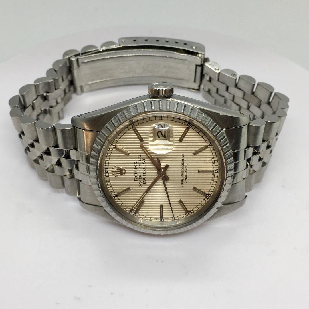 1978 Rolex Stainless Steel Datejust 16030 Tuxedo Dial Mens Watch 36MM 8 inch wrist all factory



5,6 millions numéro de série circa 1978
État de fonctionnement, fonctionnement à temps
Cadran Tuxedo super propre, état d'usine impeccable
8 pouces 