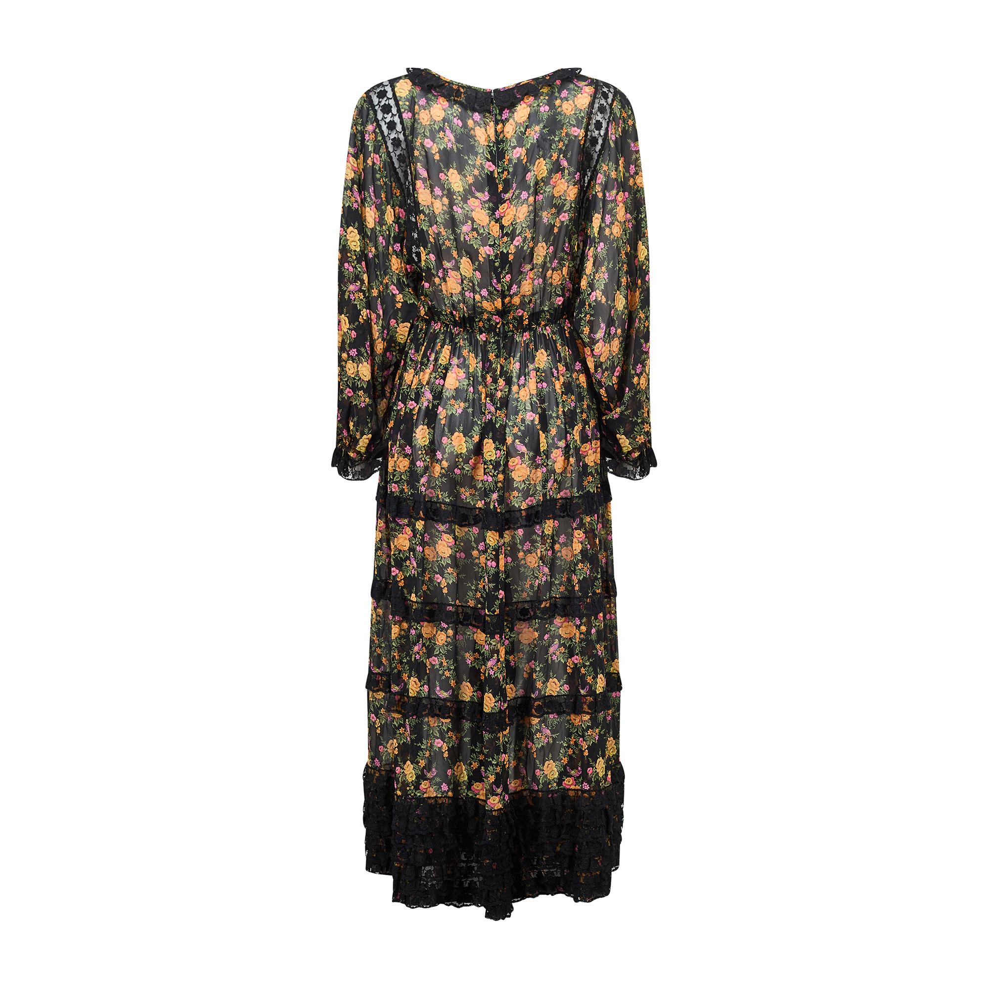 1978 Pasarela Documentada Maxi Vestido Floral de Seda Negra de Valentino Negro en venta