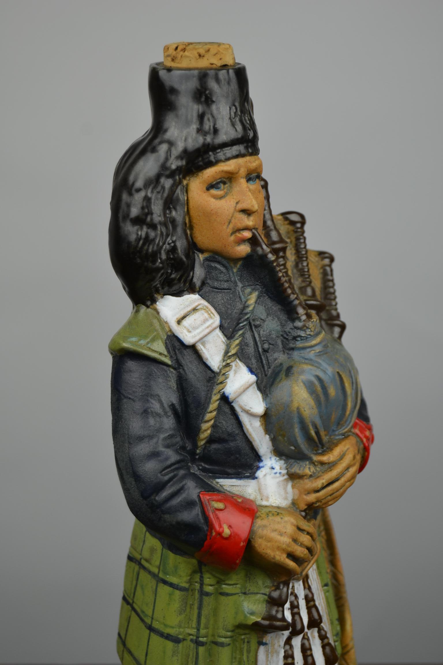 Bottiglia di decanter Piper scozzese, bottiglia di whisky, Made in Italy 1978 in vendita 3