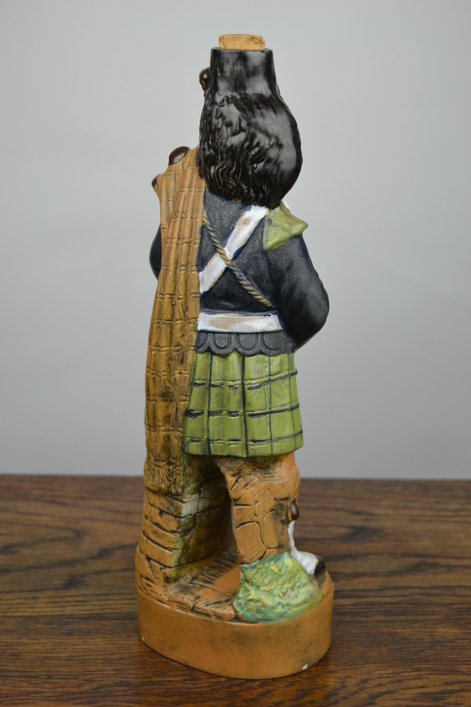 1978 Scottish Piper Decanter Bottle, Whisky Bottle, Made in Italy  In Good Condition For Sale In Antwerp, BE