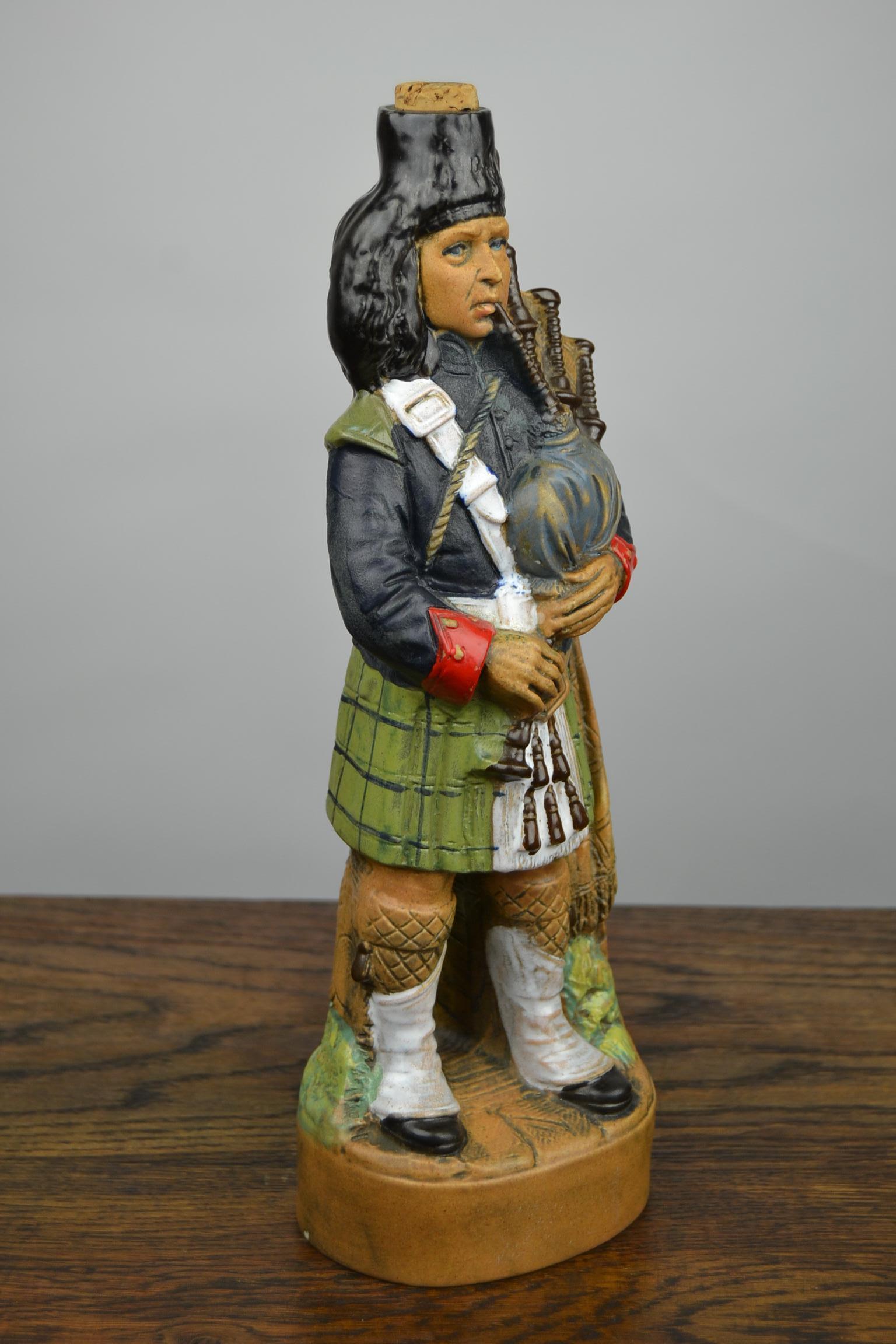 20th Century 1978 Scottish Piper Decanter Bottle, Whisky Bottle, Made in Italy  For Sale