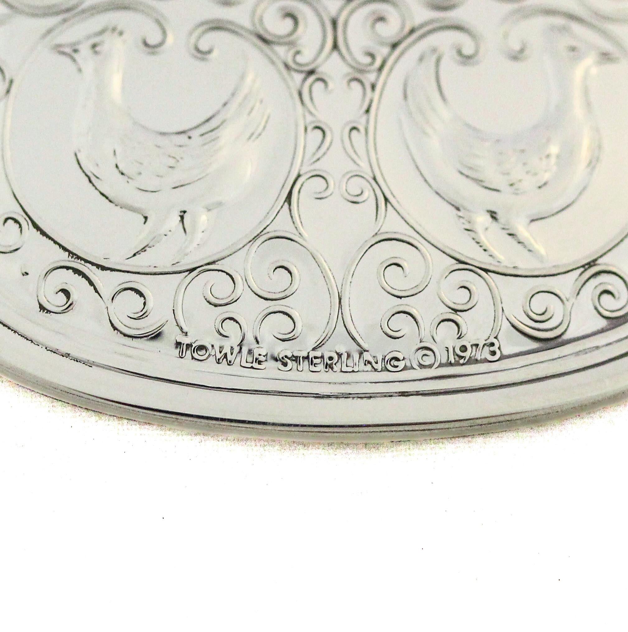 1978 Towle Sterling Silver Christmas Ornament — “Three French Hens” im Zustand ��„Hervorragend“ im Angebot in Brooklyn, NY