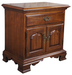 1978 Vtg Thomasville Traditional Georgian Cherry Bedside Nightstand Side Table