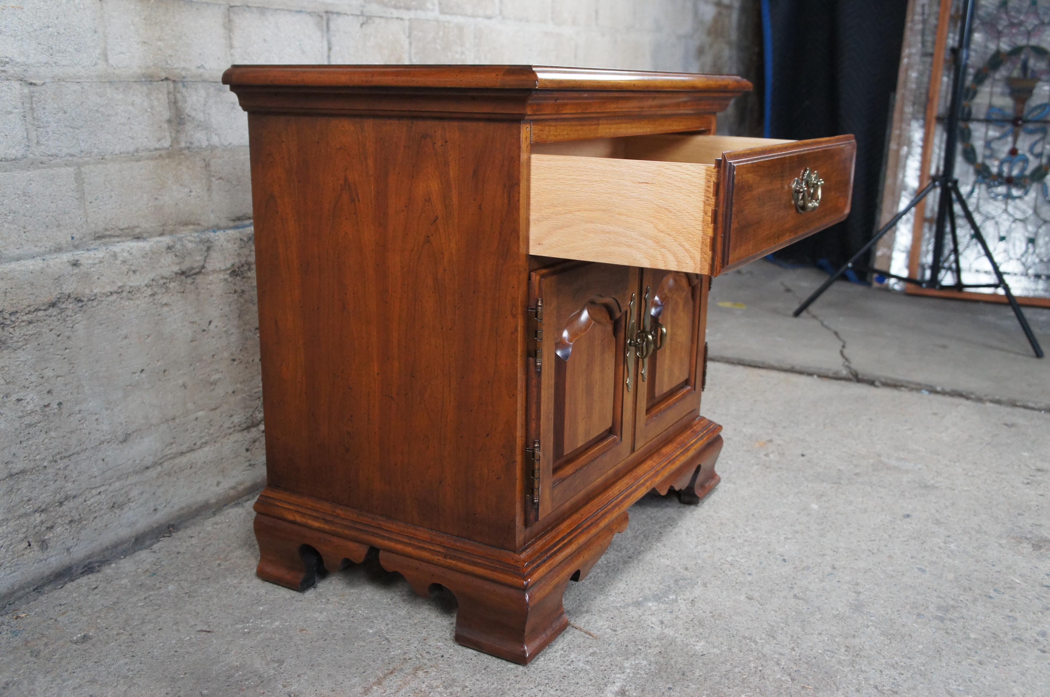 1978 Vtg Thomasville Traditional Georgian Cherry Bedside Nightstand Side Table 3