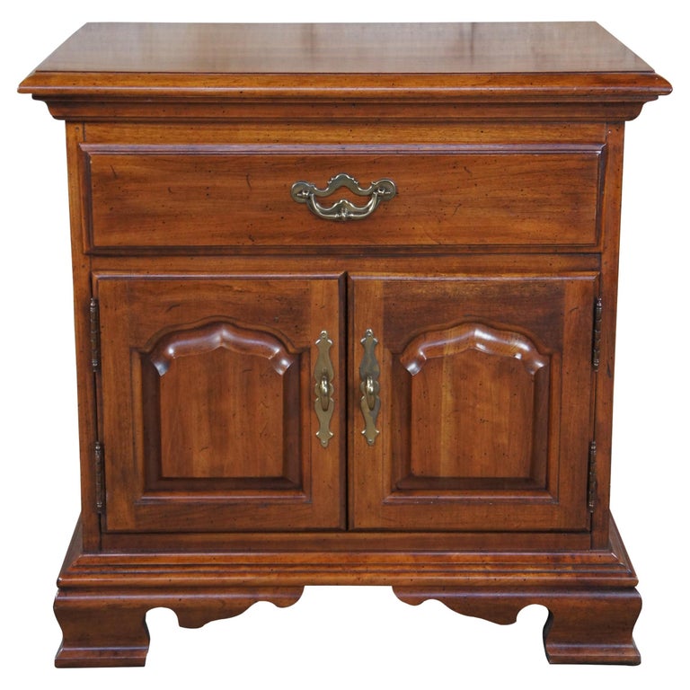 1978 Vtg Thomasville Traditional Cherry Bedside Nightstand