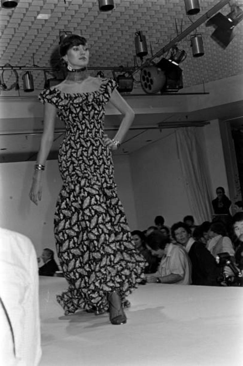 1978 YVES SAINT LAURENT rive gauche off the shoulder cotton gauze RUNWAY dress For Sale 11