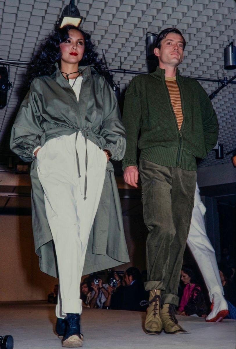 1978 Yves Saint Laurent trench-coat RUNWAY en twill de coton fauve  en vente 5