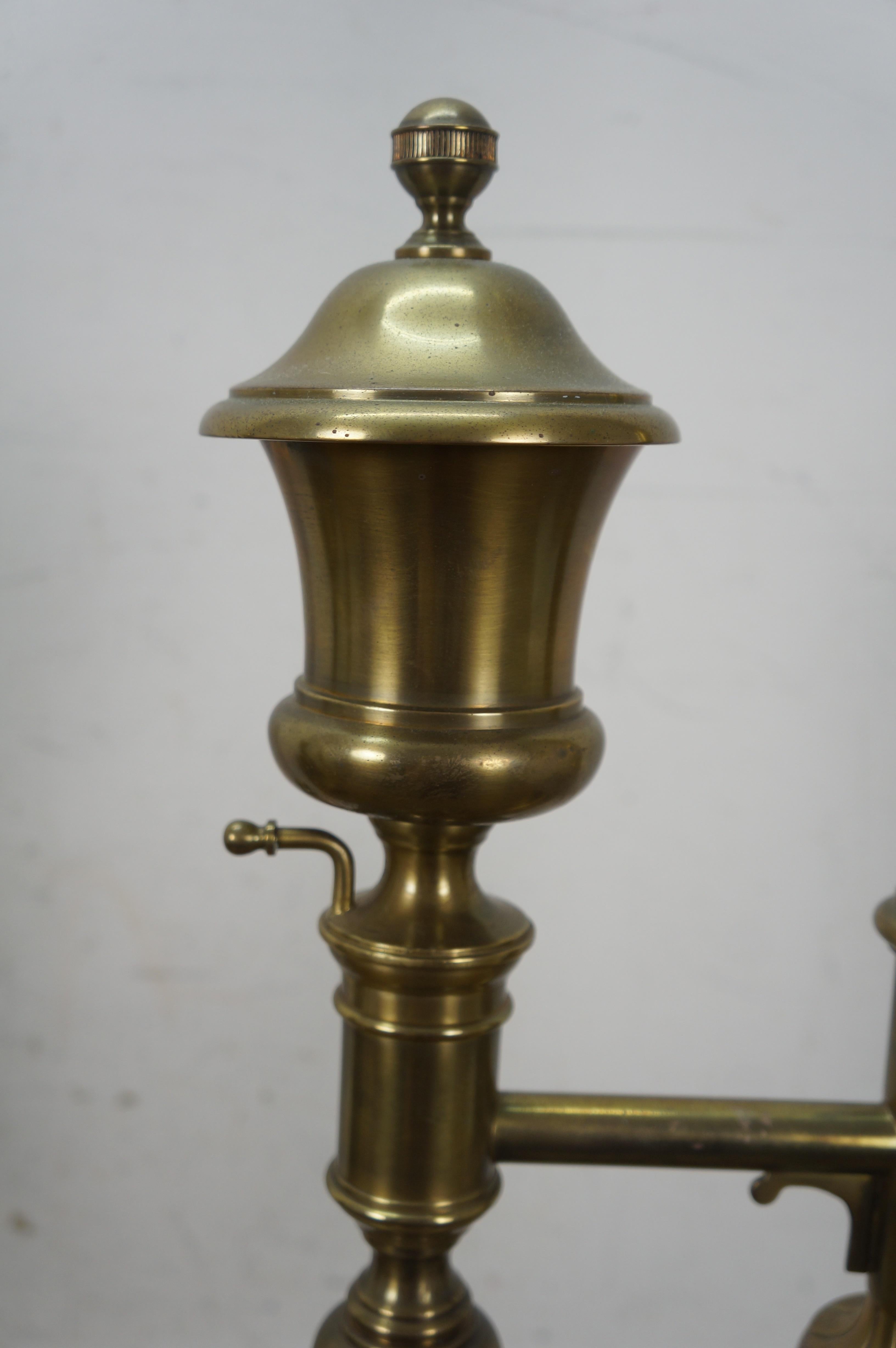1979 Chapman Latón Mármol Chippendale Argand Lámparas Buffet 36 en venta 3