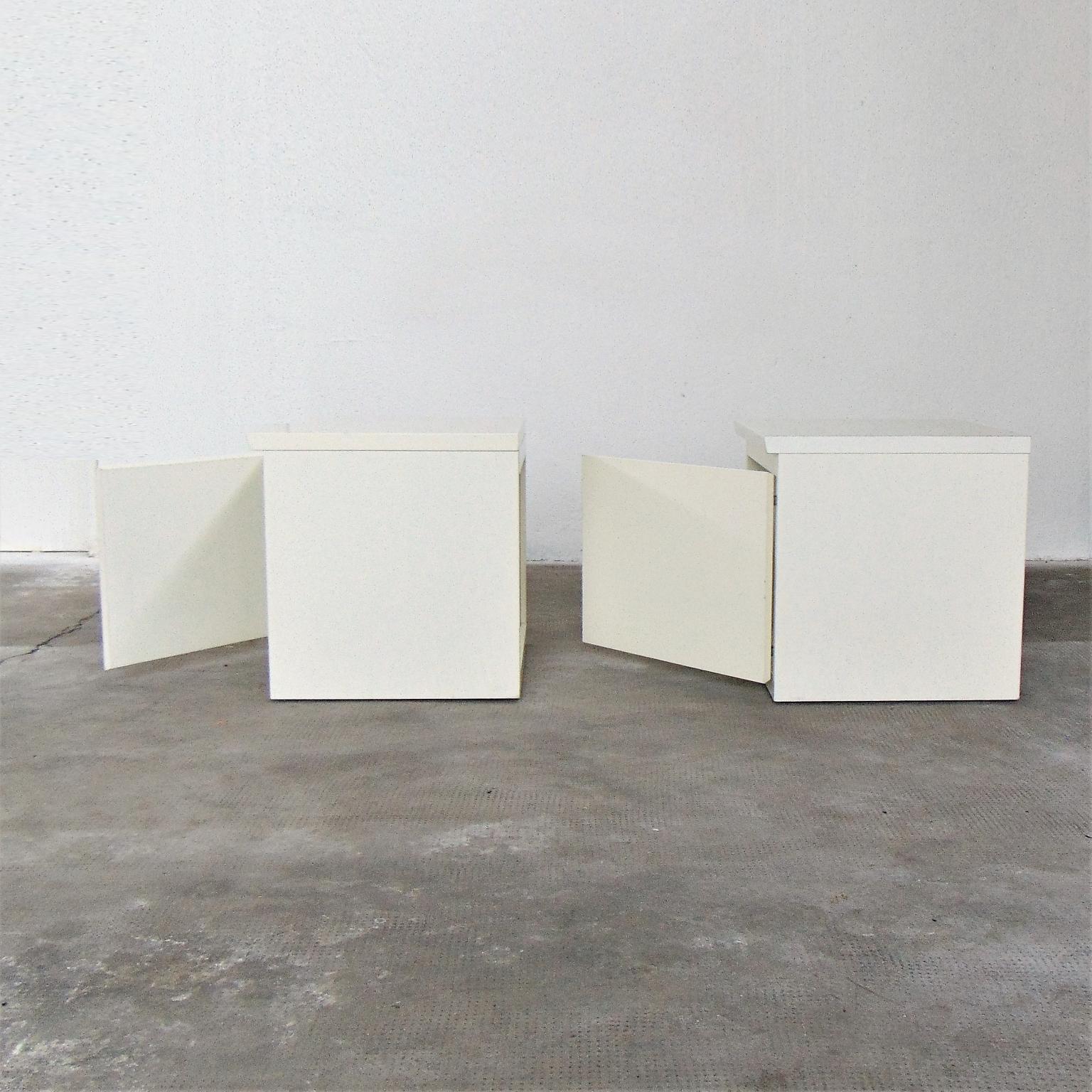 1979 Claudio Salocchi Two Low Cabinets in White Lacquer by Sormani, Italy For Sale 2