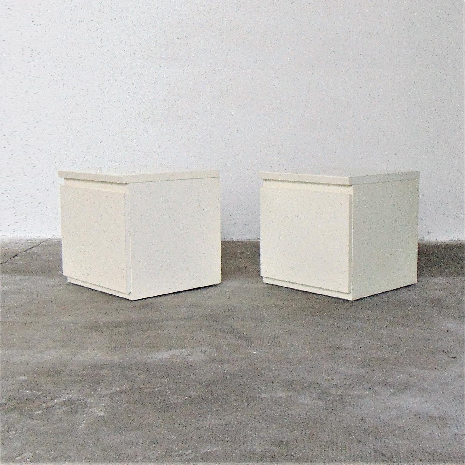 1979 Claudio Salocchi Two Low Cabinets in White Lacquer by Sormani, Italy For Sale 3