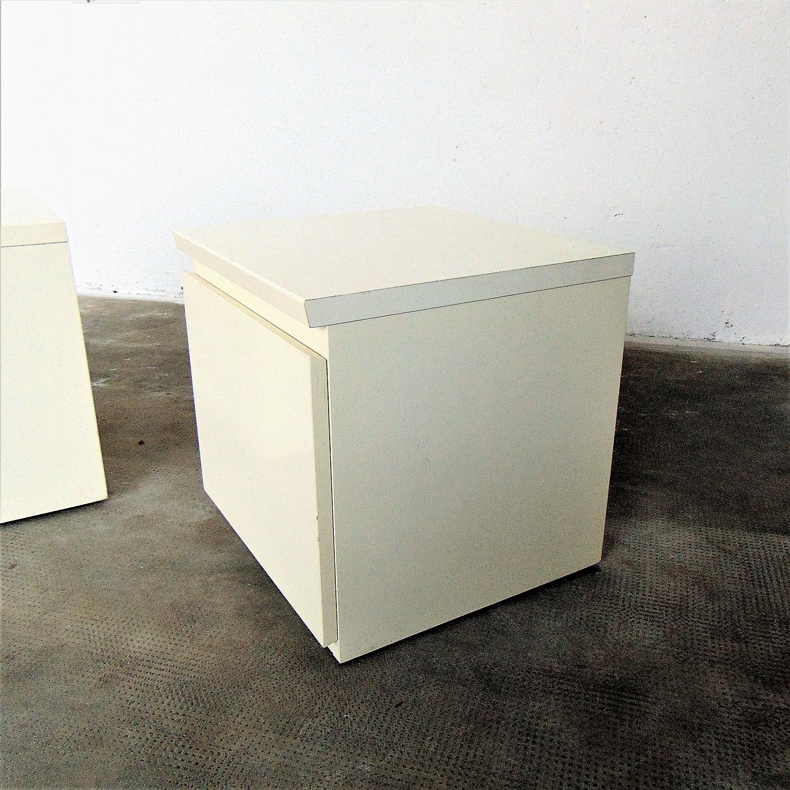 1979 Claudio Salocchi Two Low Cabinets in White Lacquer by Sormani, Italy For Sale 4