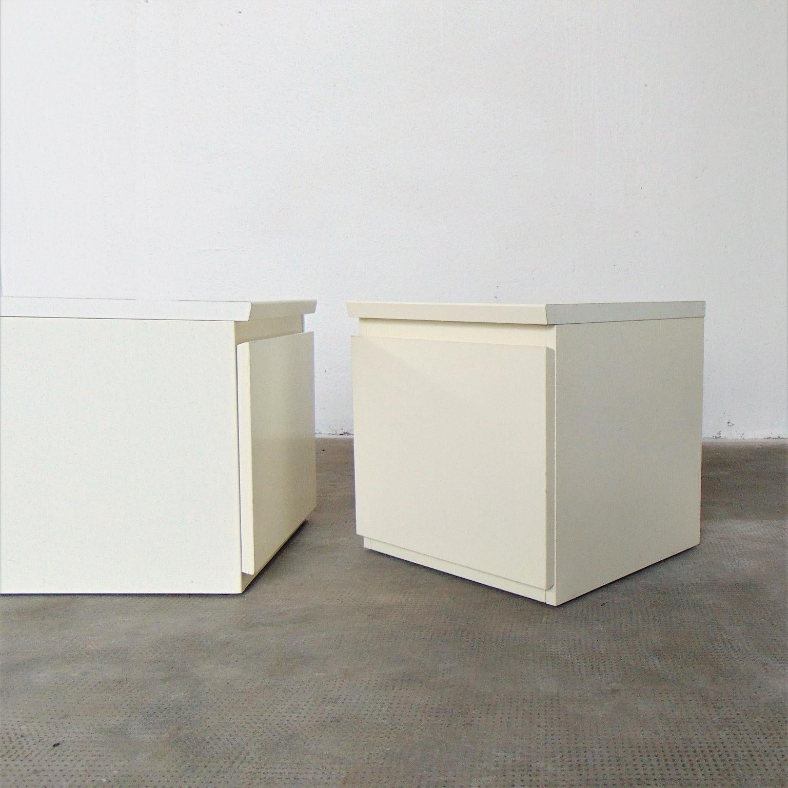 1979 Claudio Salocchi Two Low Cabinets in White Lacquer by Sormani, Italy For Sale 7