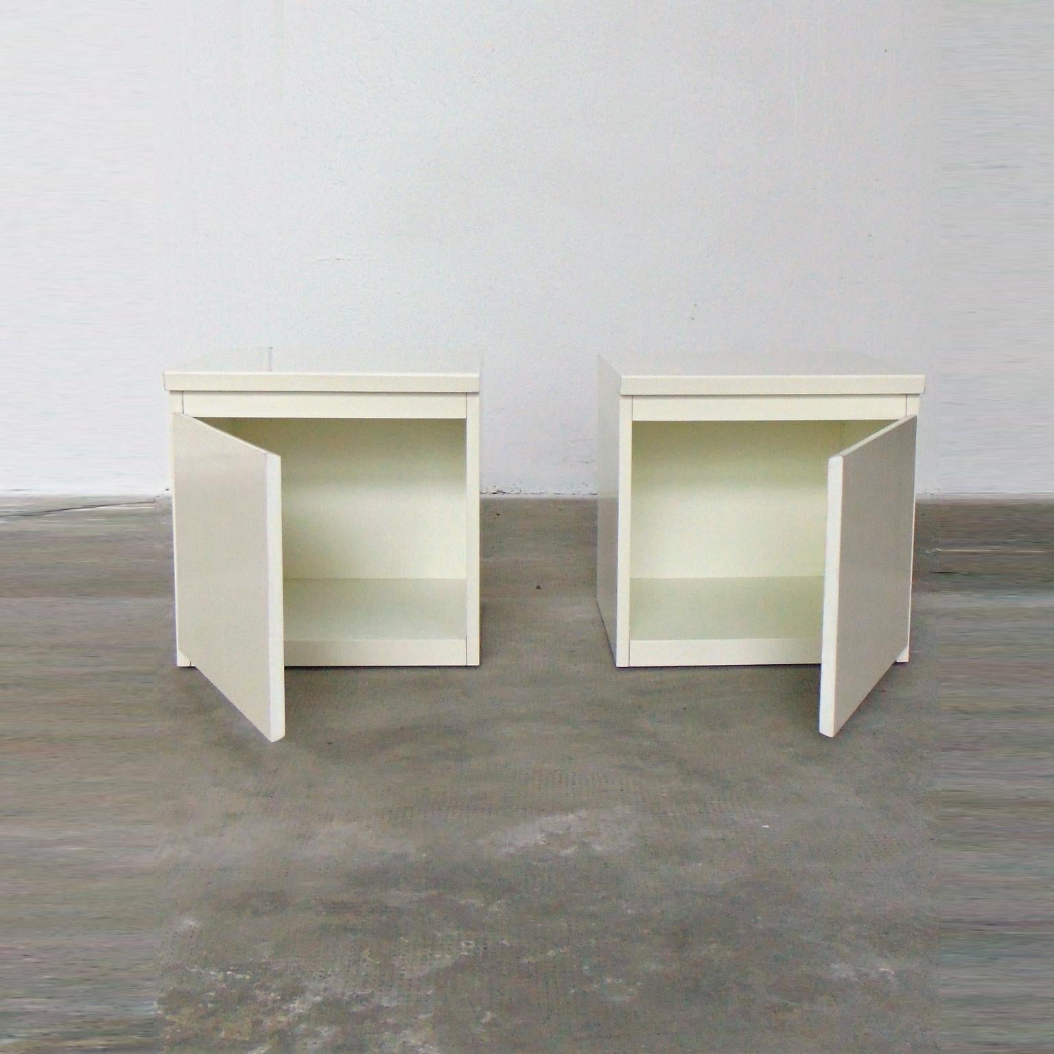 Mid-Century Modern 1979 Claudio Salocchi Two Low Cabinets in White Lacquer by Sormani, Italy For Sale
