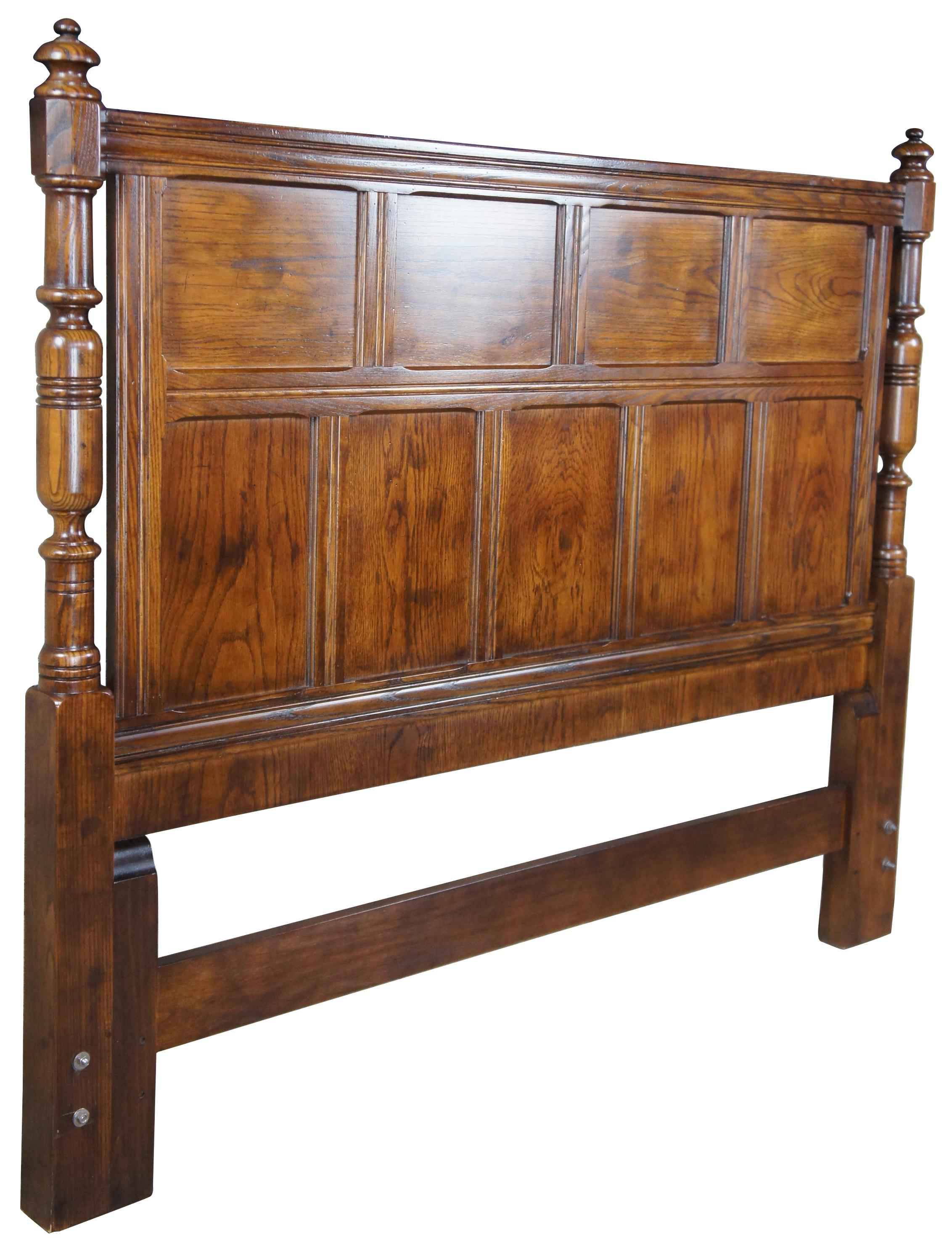 1979 Henredon Folio 12 oak queen or full sized headboard. Features 18th century design with turned baluster posts and paneled back.
 
