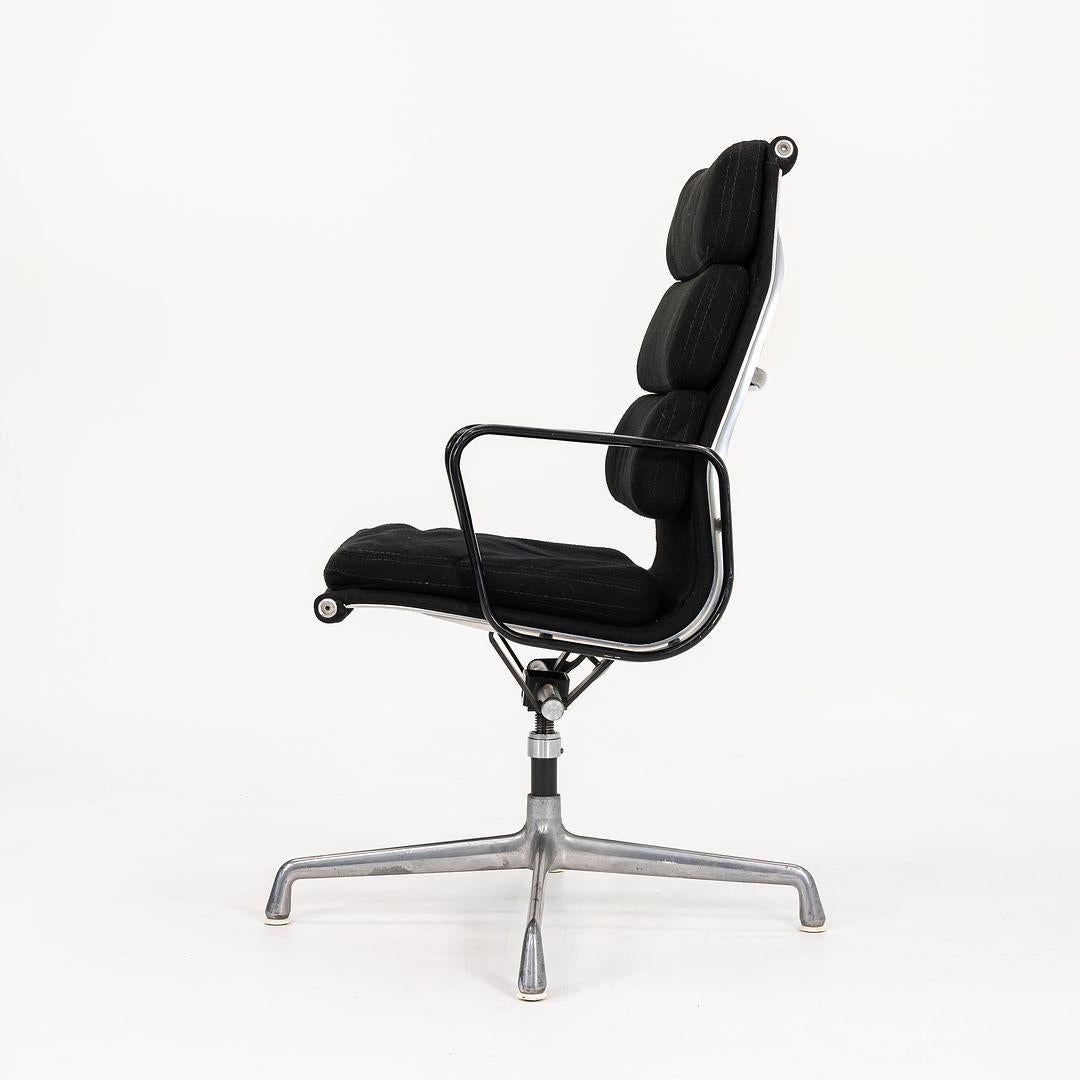 1979 Herman Miller Eames Aluminum Group Soft Pad Executive-Schreibtischstuhl in Stoff (Moderne) im Angebot