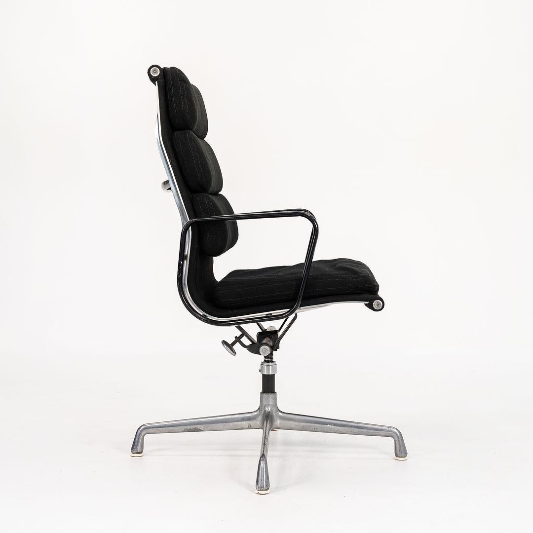 1979 Herman Miller Eames Aluminum Group Soft Pad Executive-Schreibtischstuhl in Stoff im Angebot 1