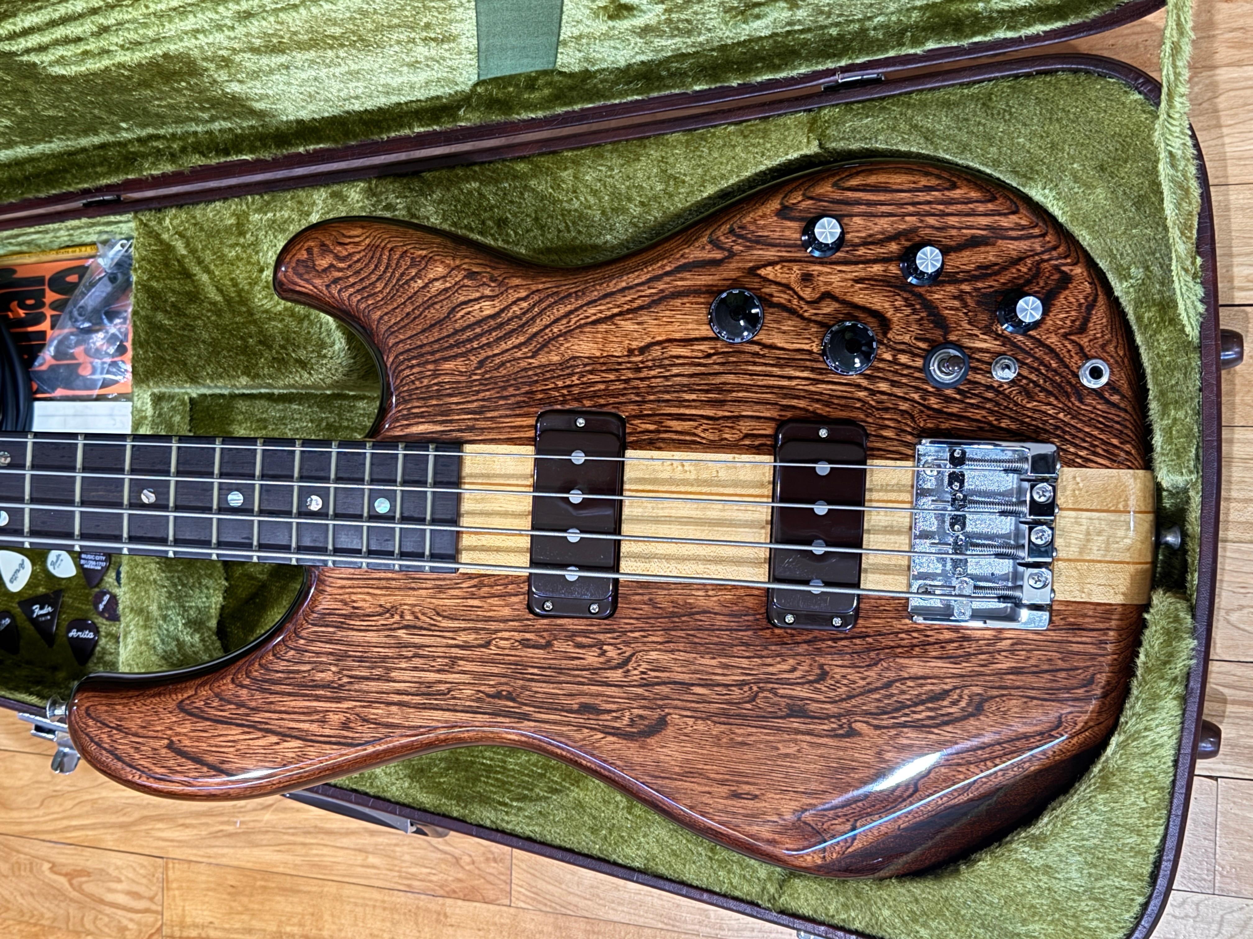 Moderno 1979 Chitarra elettrica Ibanez Base MC-900DS in vendita