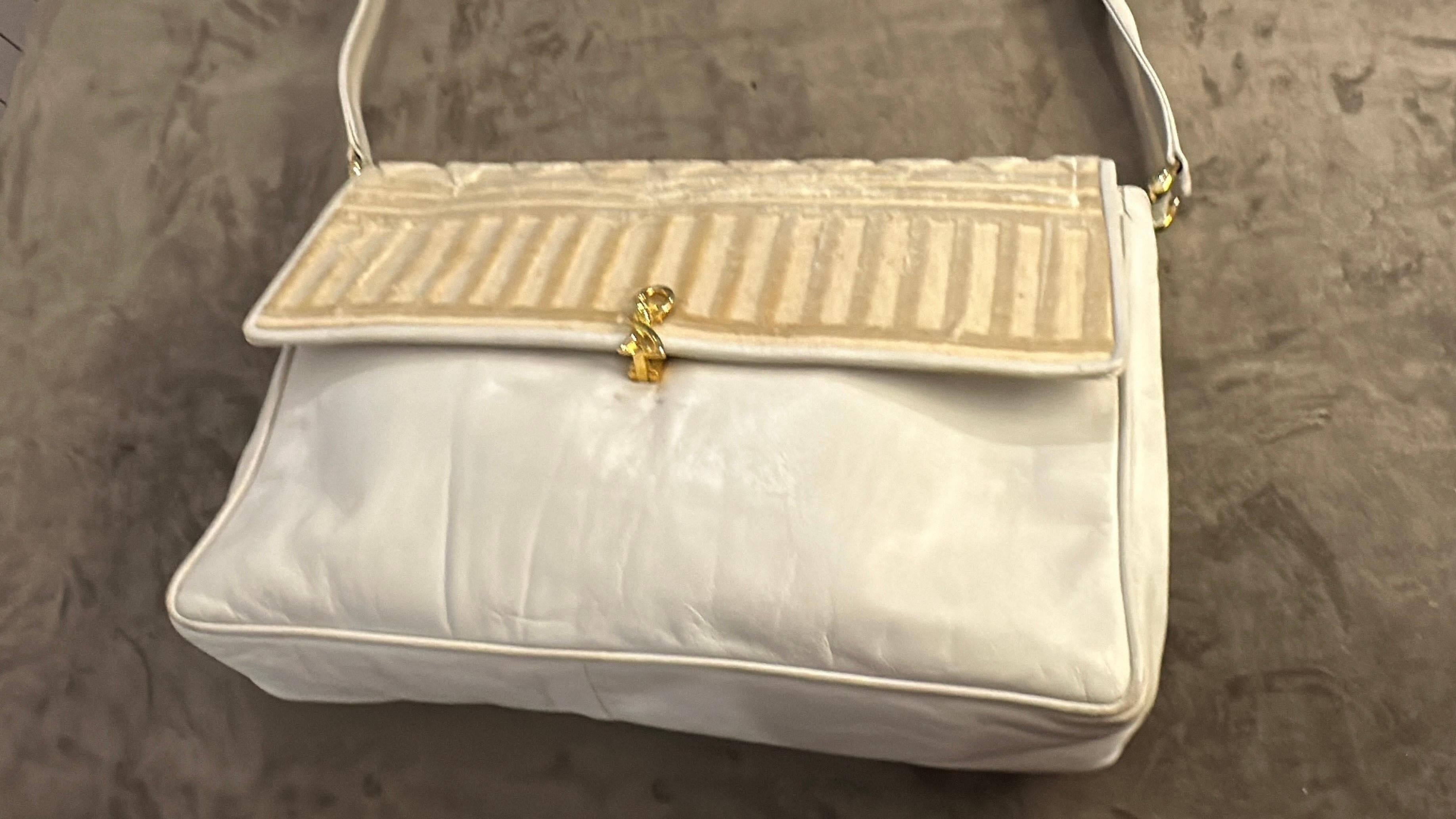 1979 Iconic White Leather and Velvet Shoulder Bag By Roberta di Camerino For Sale 7