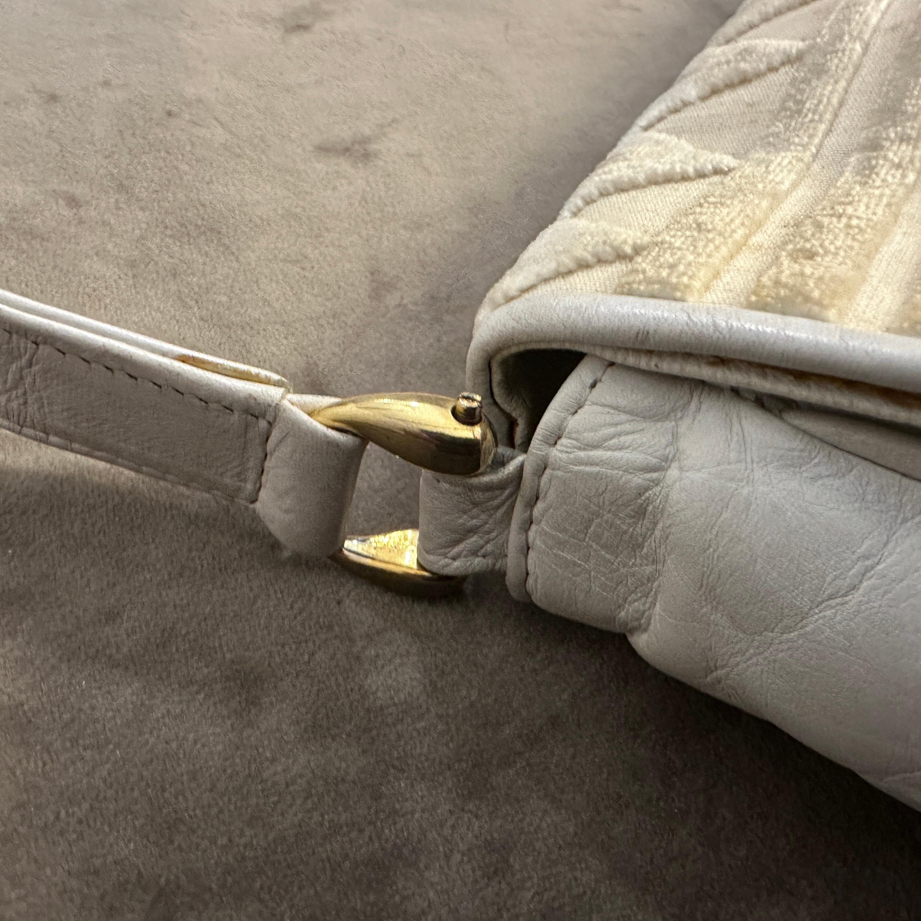 1979 Iconic White Leather and Velvet Shoulder Bag By Roberta di Camerino For Sale 2