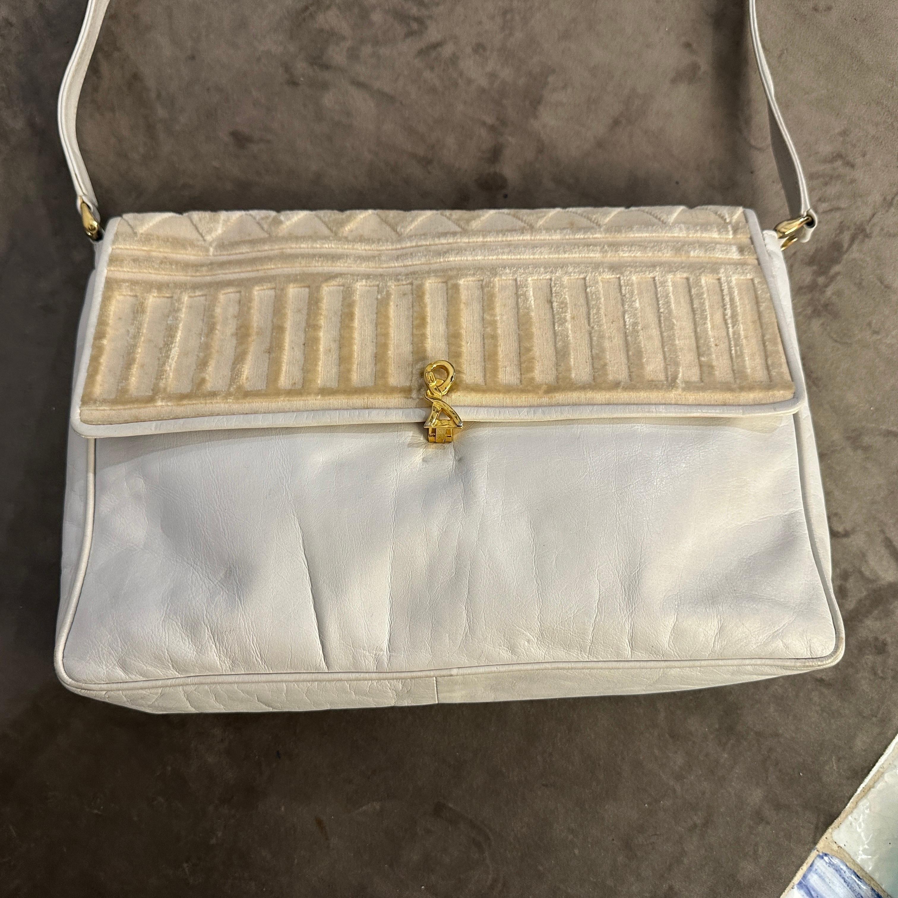1979 Iconic White Leather and Velvet Shoulder Bag By Roberta di Camerino For Sale 3
