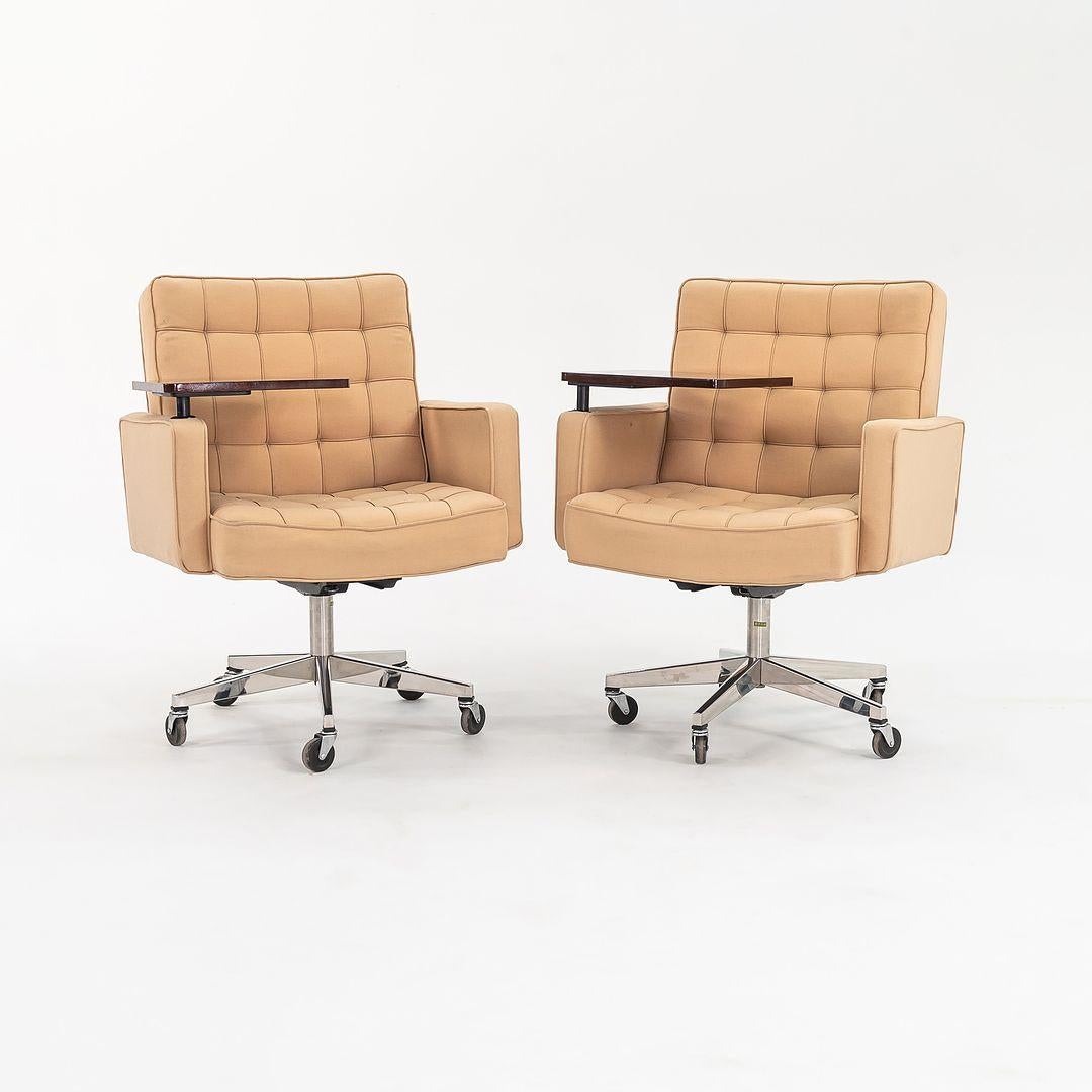 1979 Knoll Cafiero Executive Desk Chair in Tan Fabric on Casters w/ Tablet For Sale 3