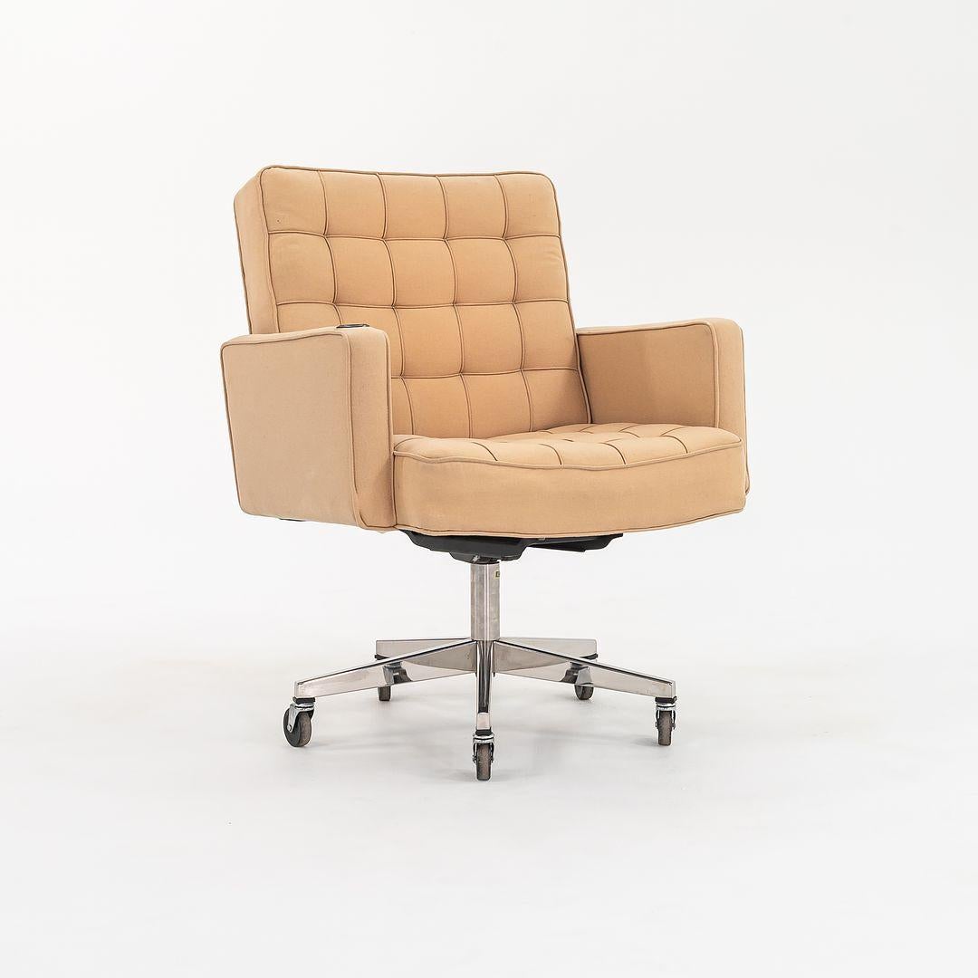 Late 20th Century 1979 Knoll Cafiero Executive Desk Chair in Tan Fabric on Casters w/ Tablet For Sale