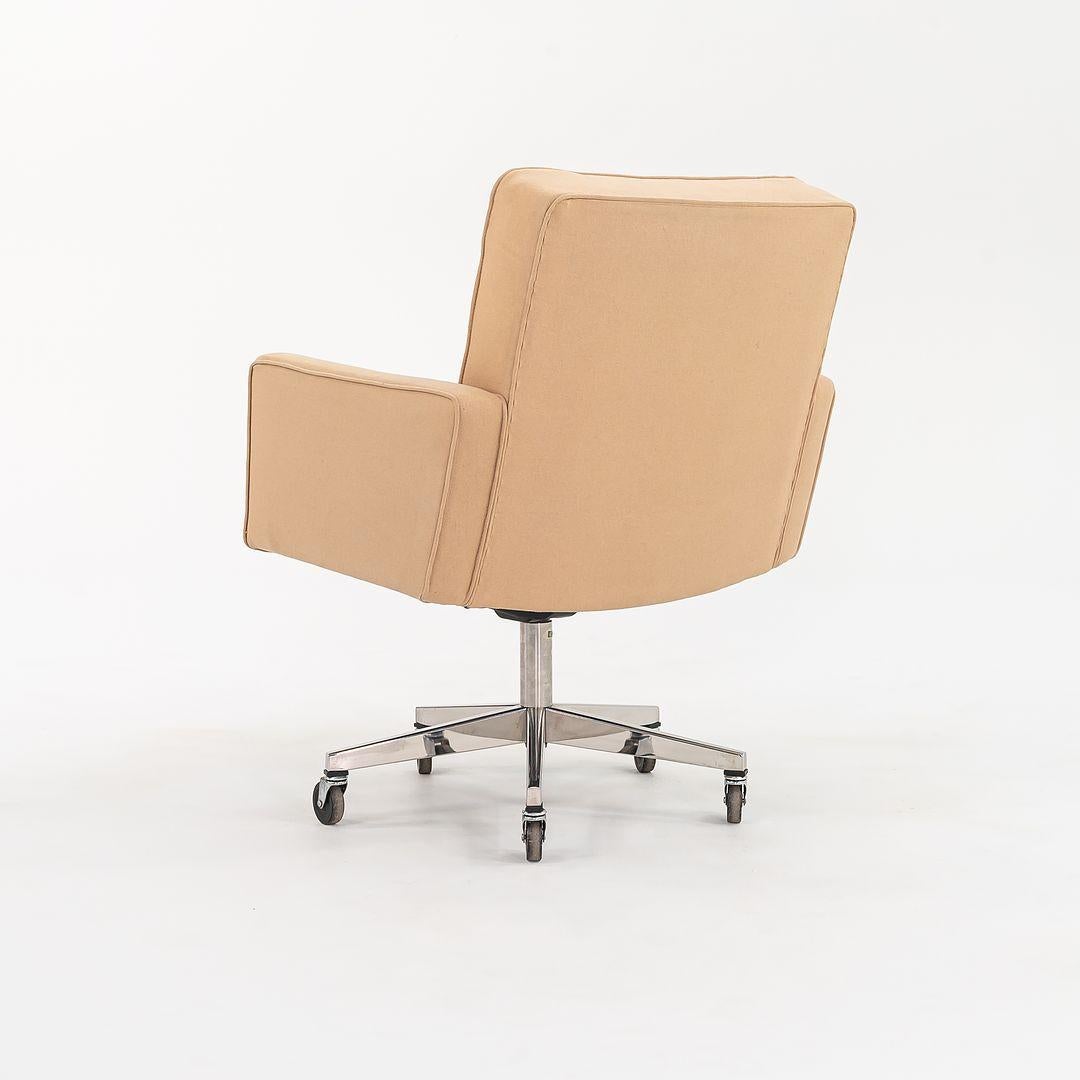 1979 Knoll Cafiero Executive Desk Chair in Tan Fabric on Casters w/ Tablet For Sale 1