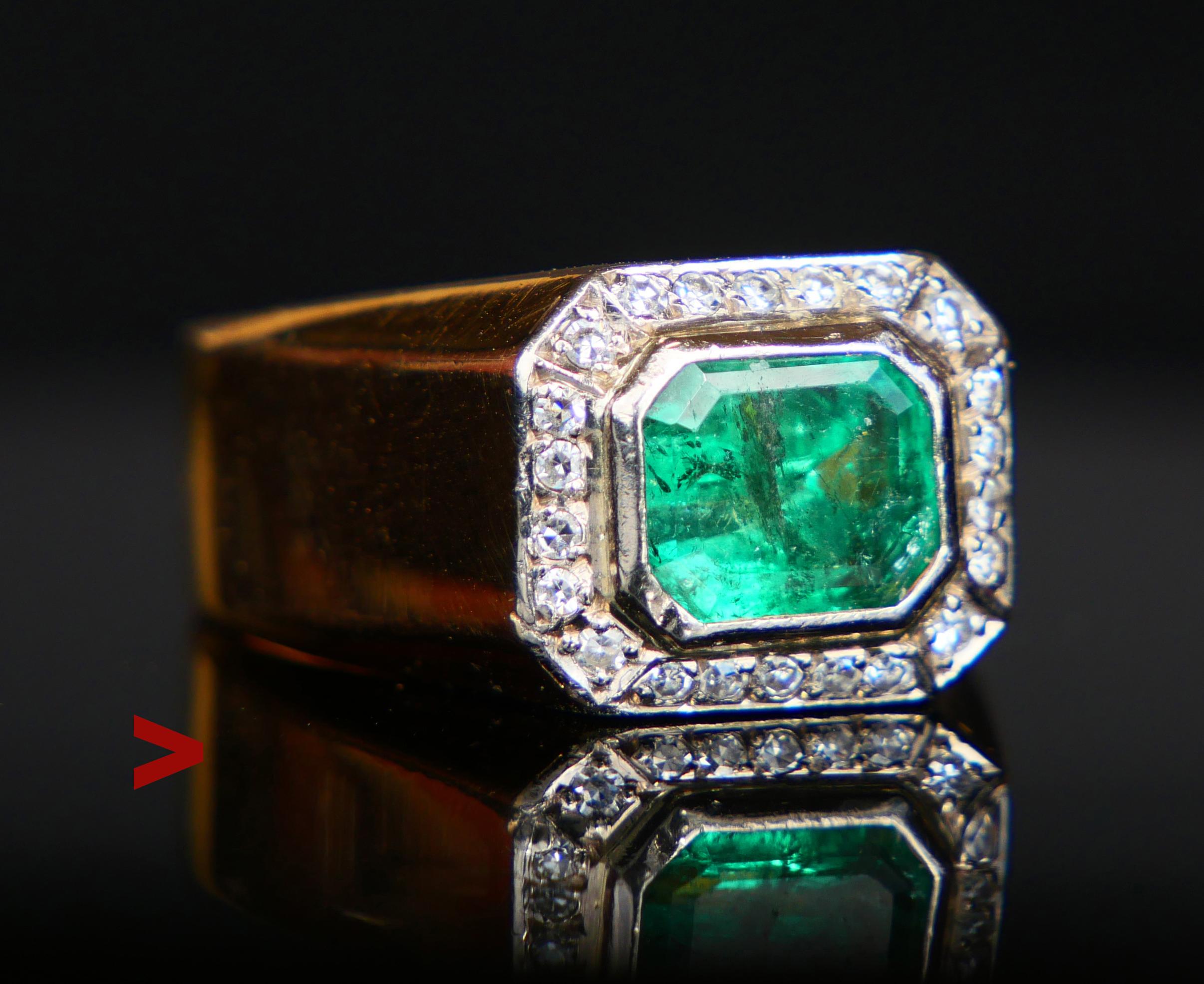 Bague en émeraude et diamants avec un anneau plus large en or jaune et blanc massif 18K. Cette bague est de type masculin/unisexe et sera du plus bel effet sur les mains d'hommes et de femmes si la taille est correcte.

Bague suédoise, poinçonnée