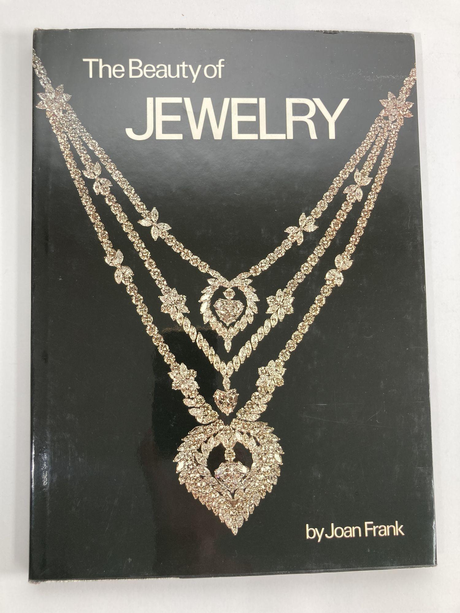 The Beauty of Jewellery Book by Joan Frank.

Crescent Books, 1979 - 93 pages Hardcover 1st Edition.

An appreciation of fine jewelry for the non-expert, with a chapter on the collection at the Victoria and Albert Museum.


Title: Beauty of
