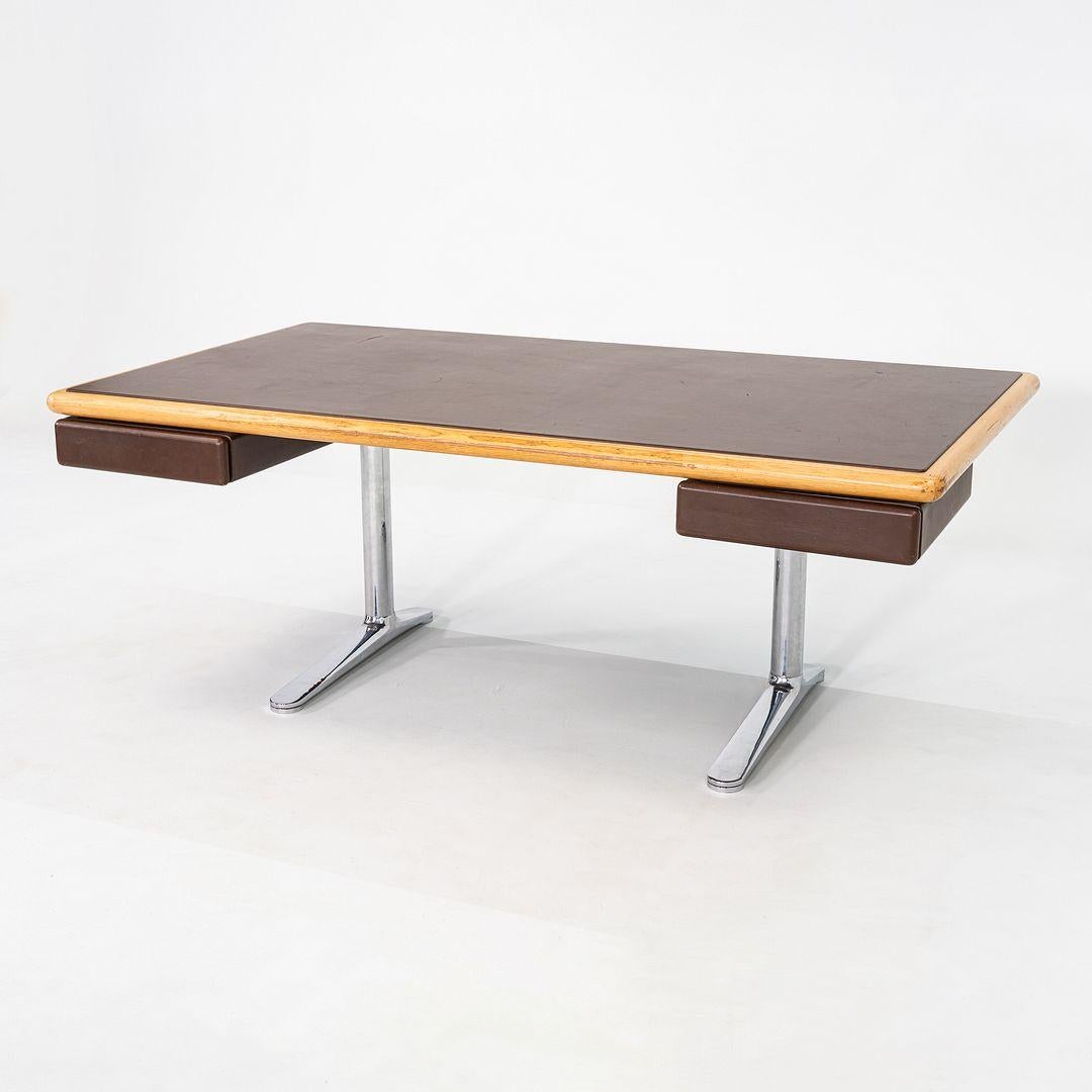 Moderno 1979 Warren Platner for Knoll Executive Desk in Leather, Oak, and Chromed Steel in vendita