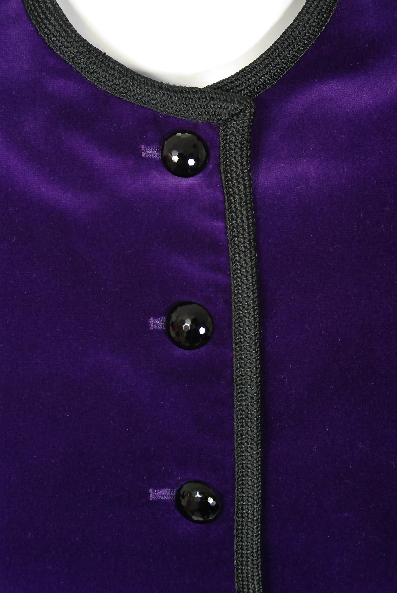 Combinaison pantalon couteau en velours violet vintage documentée Yves Saint Laurent, 1979 Pour femmes en vente