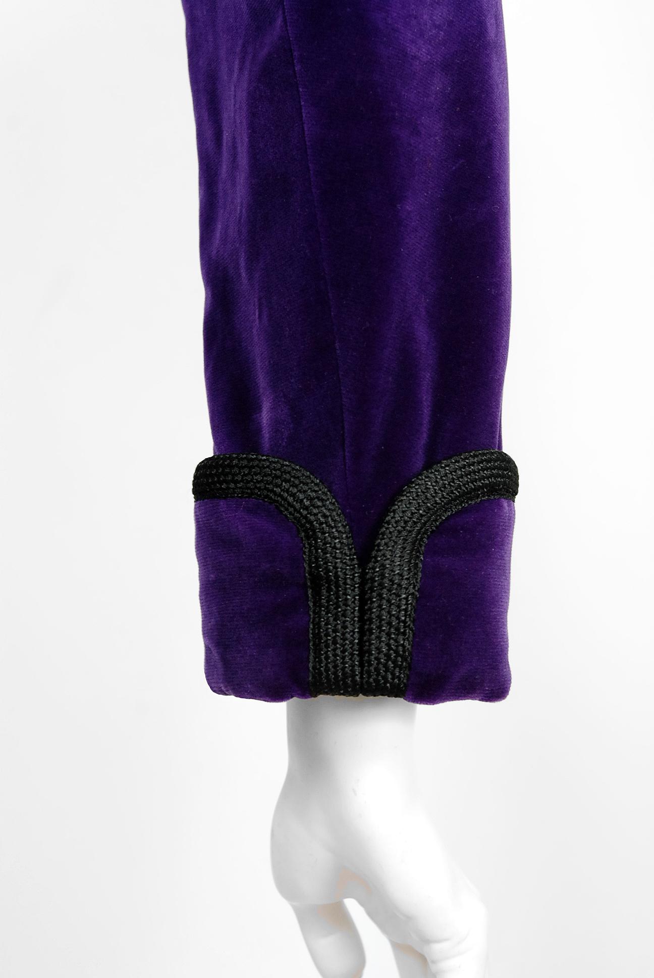 Combinaison pantalon couteau en velours violet vintage documentée Yves Saint Laurent, 1979 en vente 1