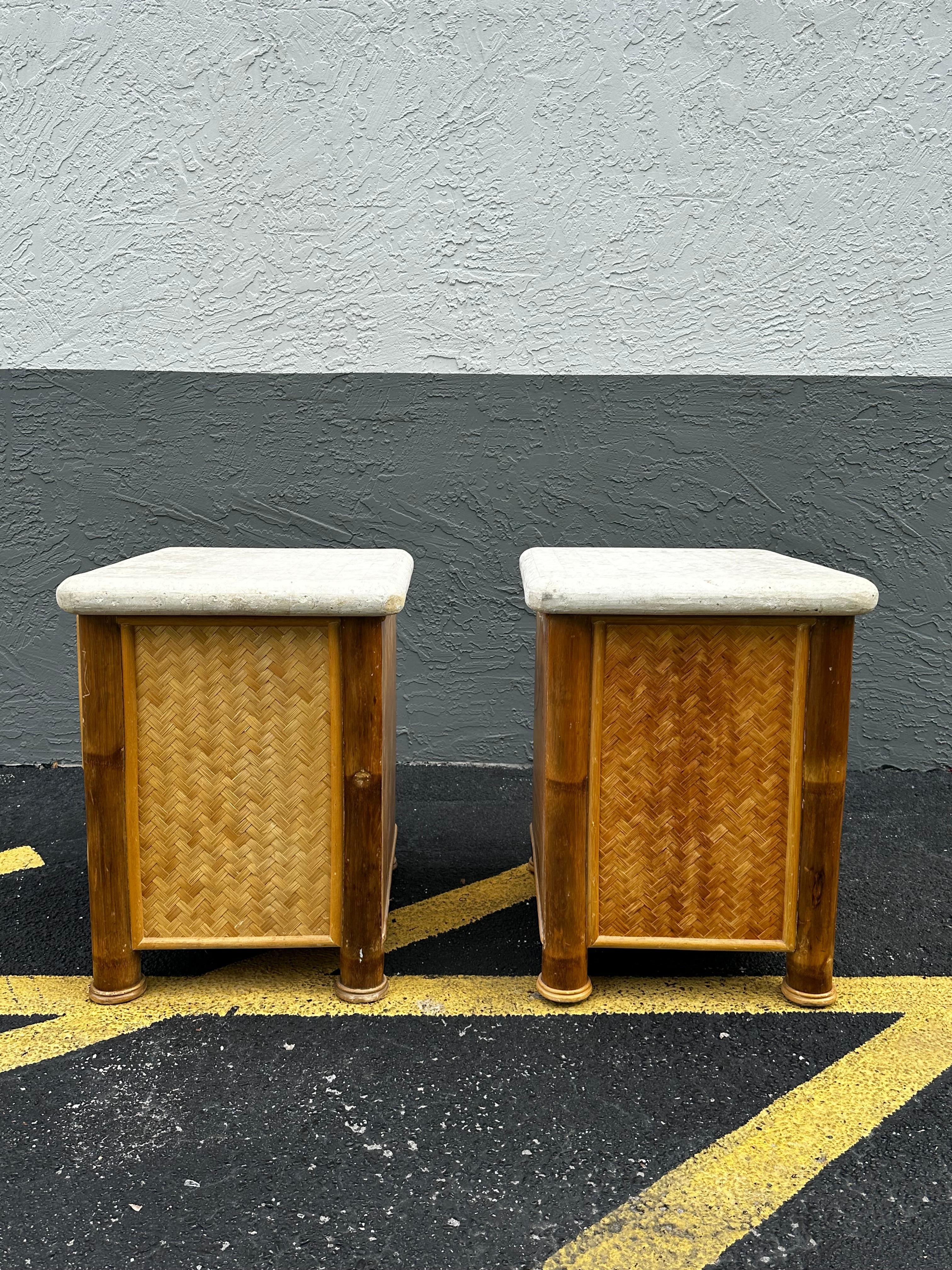 Comodini in rattan intrecciato in bambù del 1979 In condizioni buone in vendita a Fort Lauderdale, FL