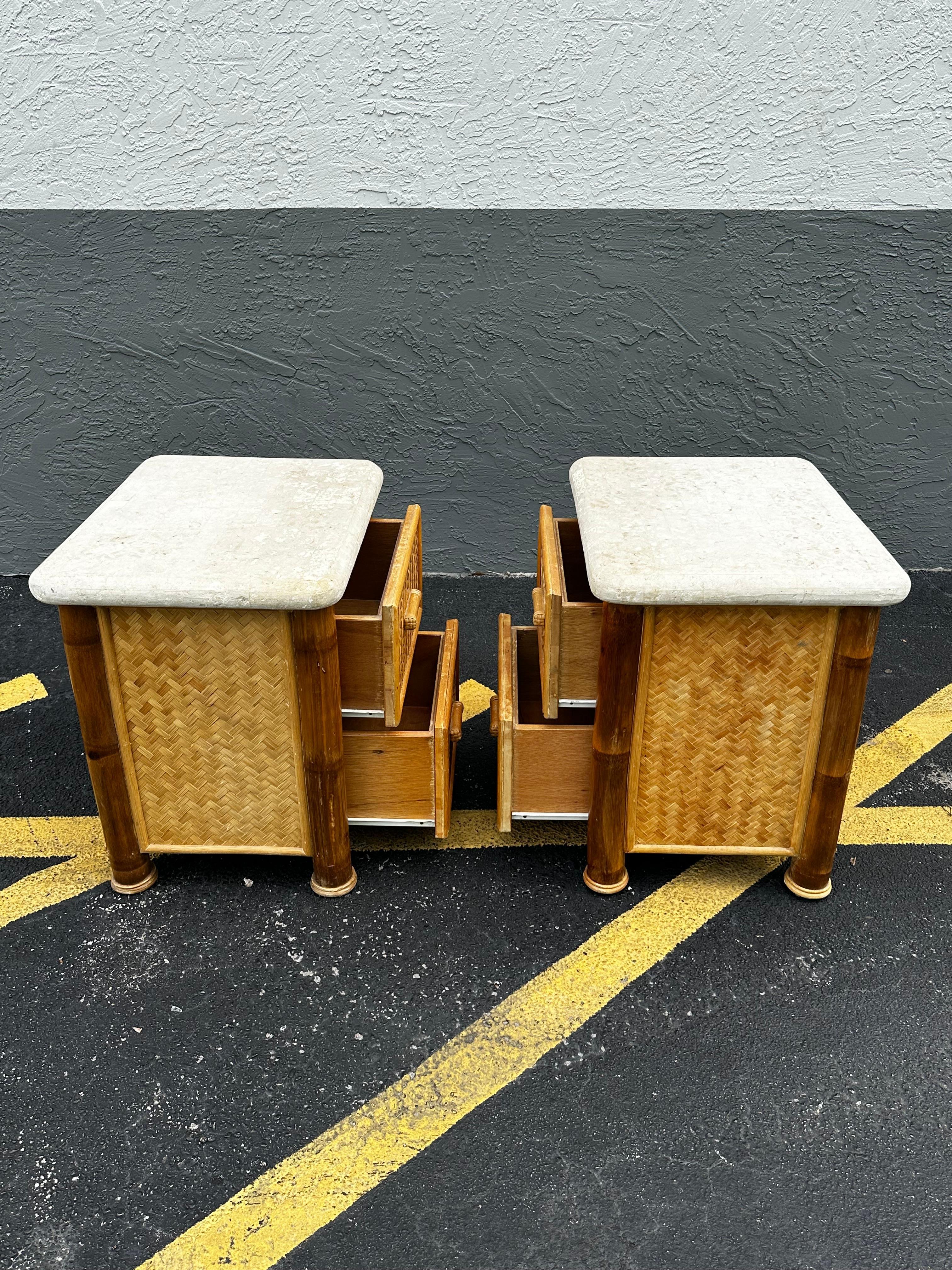 Fine XX secolo Comodini in rattan intrecciato in bambù del 1979 in vendita