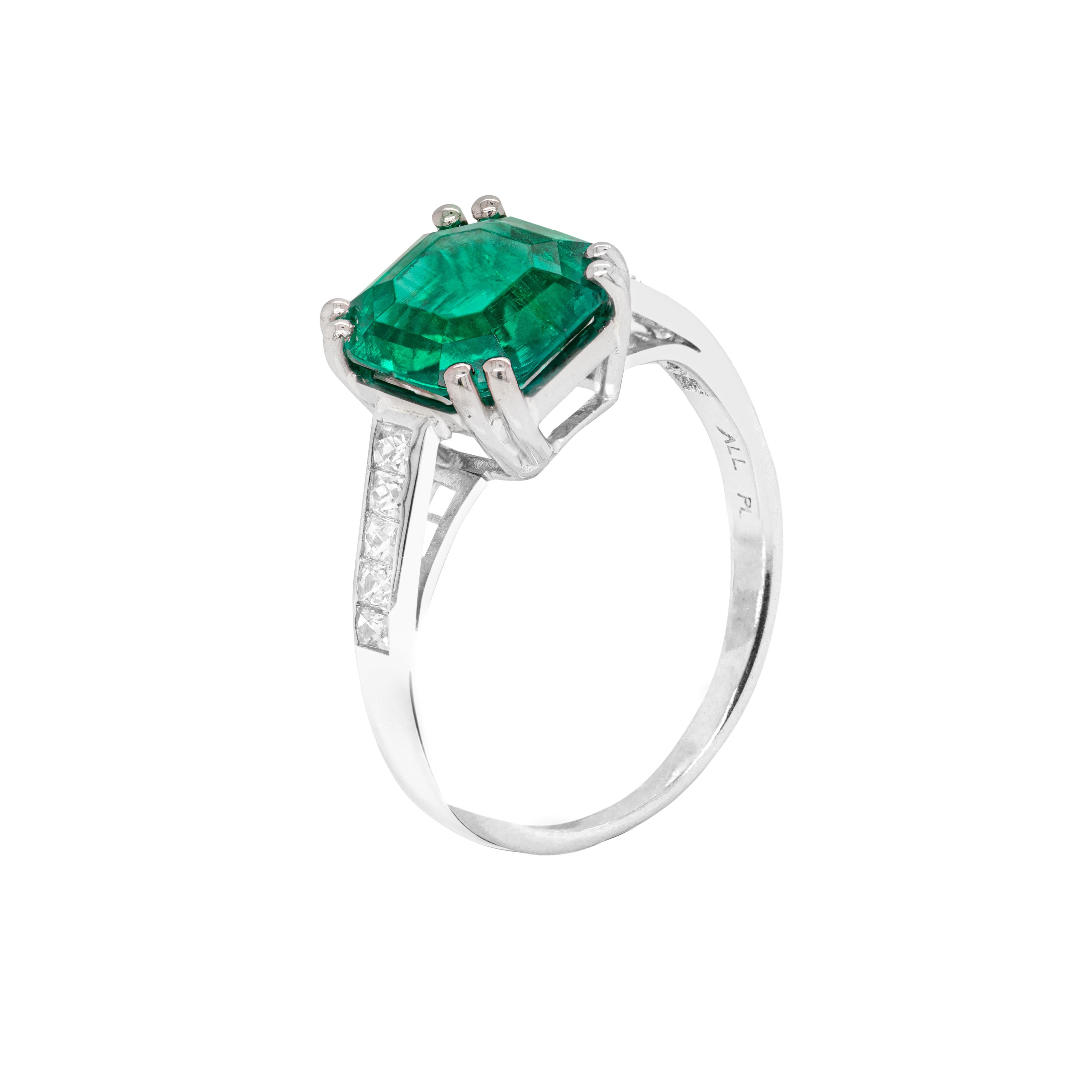 Art Deco 1.97ct Colombian Emerald and Diamond Platinum Engagement Ring, Circa 1930's For Sale