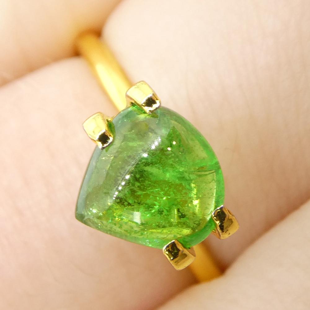 Taille poire grenat tsavorite vert cabochon poire de 1,97 carat du Kenya, non chauffé en vente