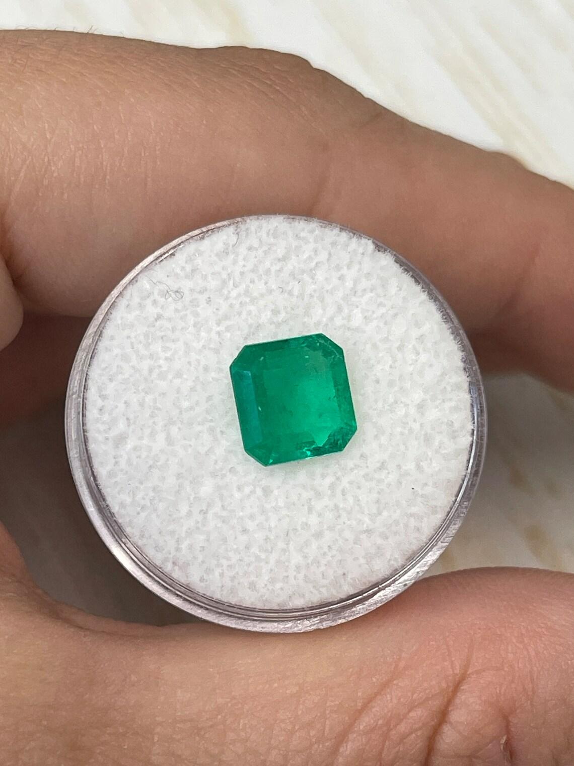 Modern 1.97ct Spready Muzo Green Colombian Emerald 8.5x8.5mm Asscher Cut May Birthstone For Sale