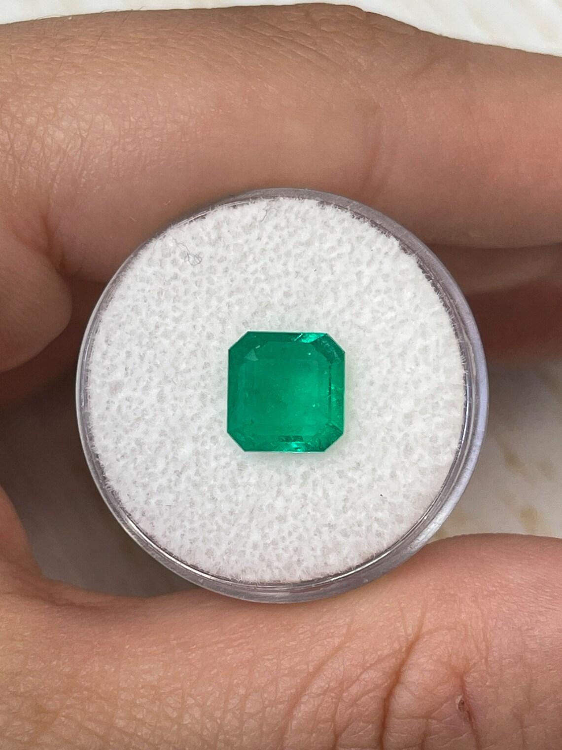 Women's or Men's 1.97ct Spready Muzo Green Colombian Emerald 8.5x8.5mm Asscher Cut May Birthstone For Sale
