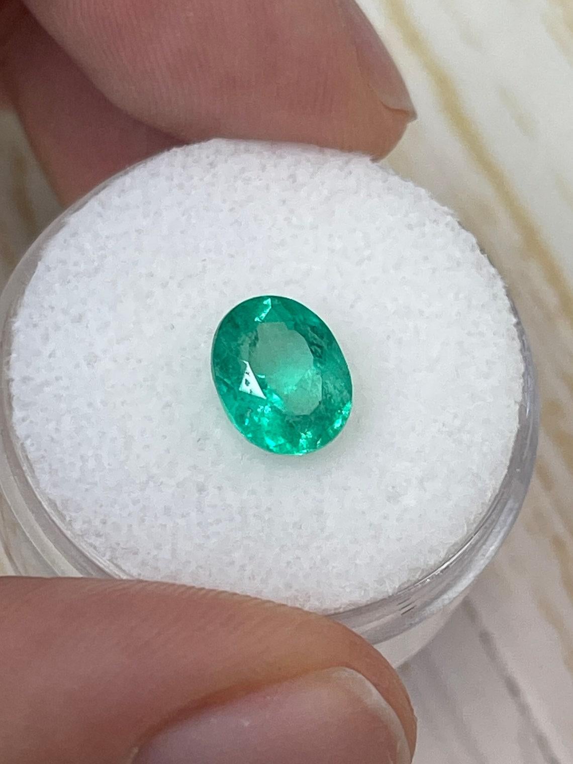 1,98 Karat 9x7 Hellgrüner kolumbianischer Smaragd im Ovalschliff - Ovalschliff  Mai Geburtsstein Edelstein im Zustand „Neu“ im Angebot in Jupiter, FL